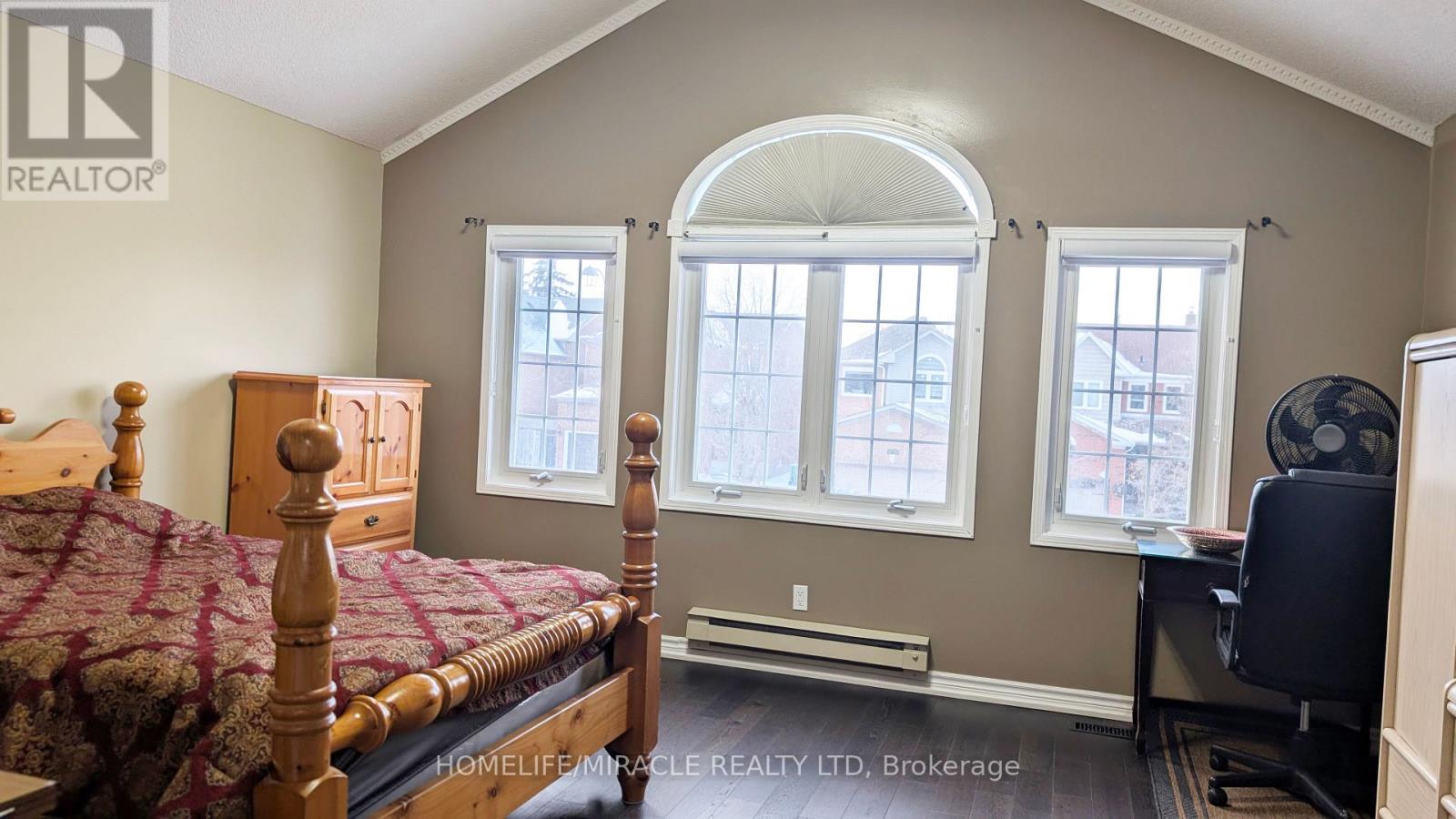 Upper - 51 Rocky Mountain Crescent, Brampton, Ontario  L6R 1E7 - Photo 7 - W12654200