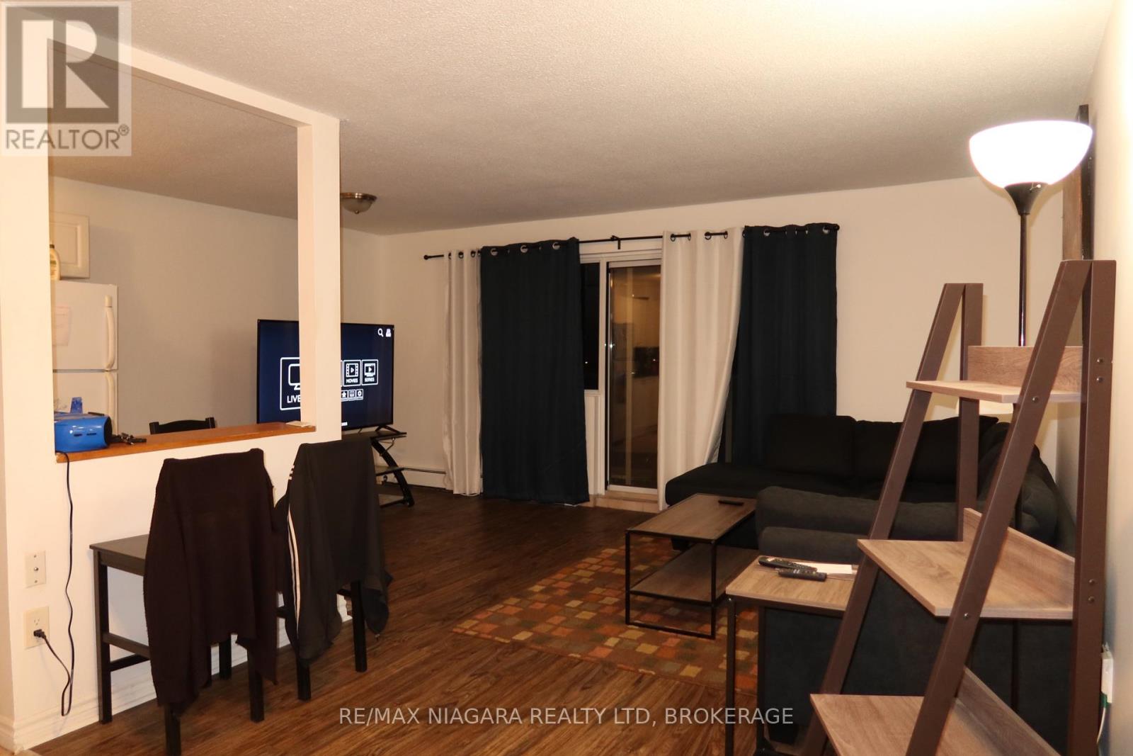 201 - 242 Oakdale Avenue, St. Catharines, Ontario  L2P 3K5 - Photo 2 - X12654266