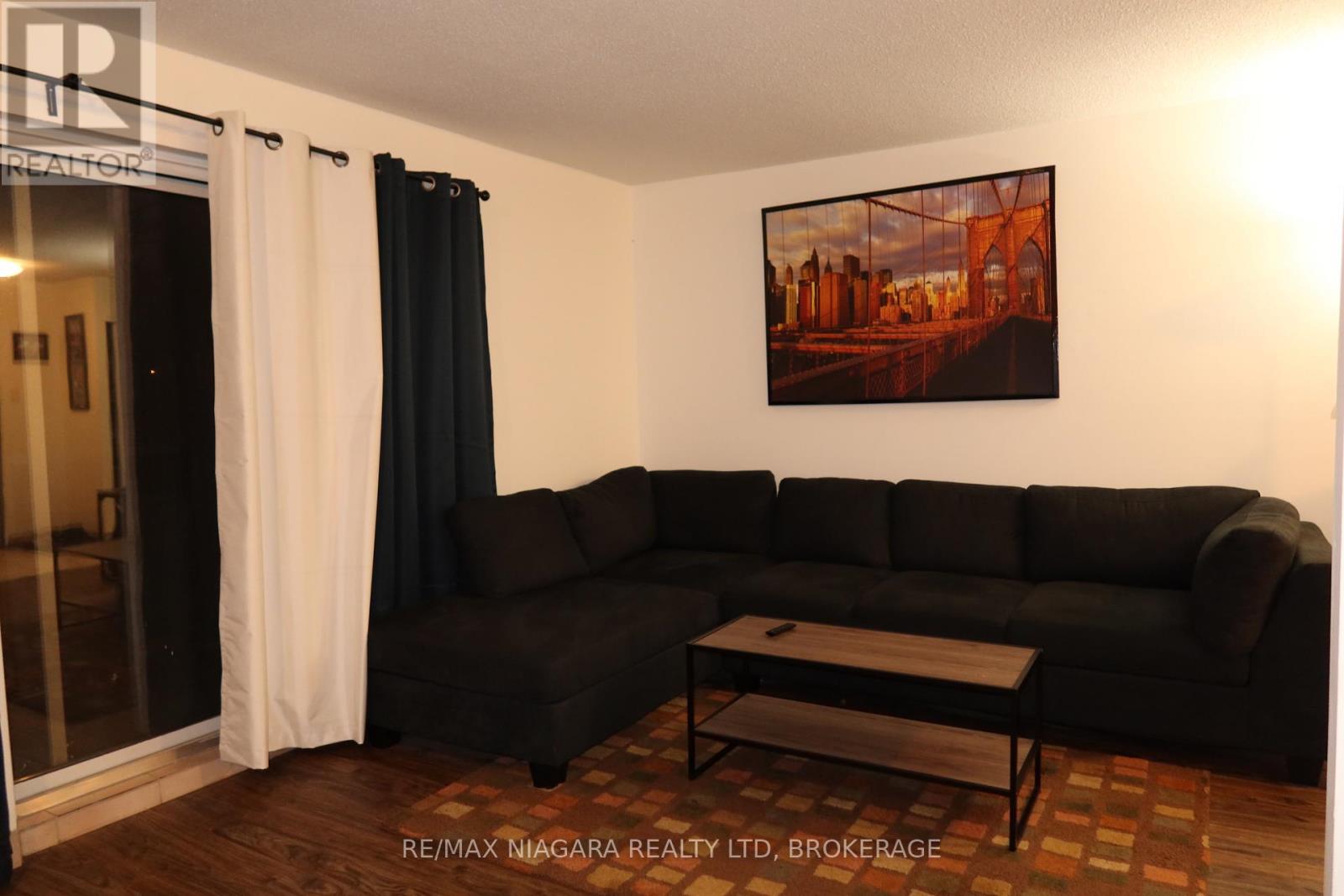 201 - 242 Oakdale Avenue, St. Catharines, Ontario  L2P 3K5 - Photo 5 - X12654266