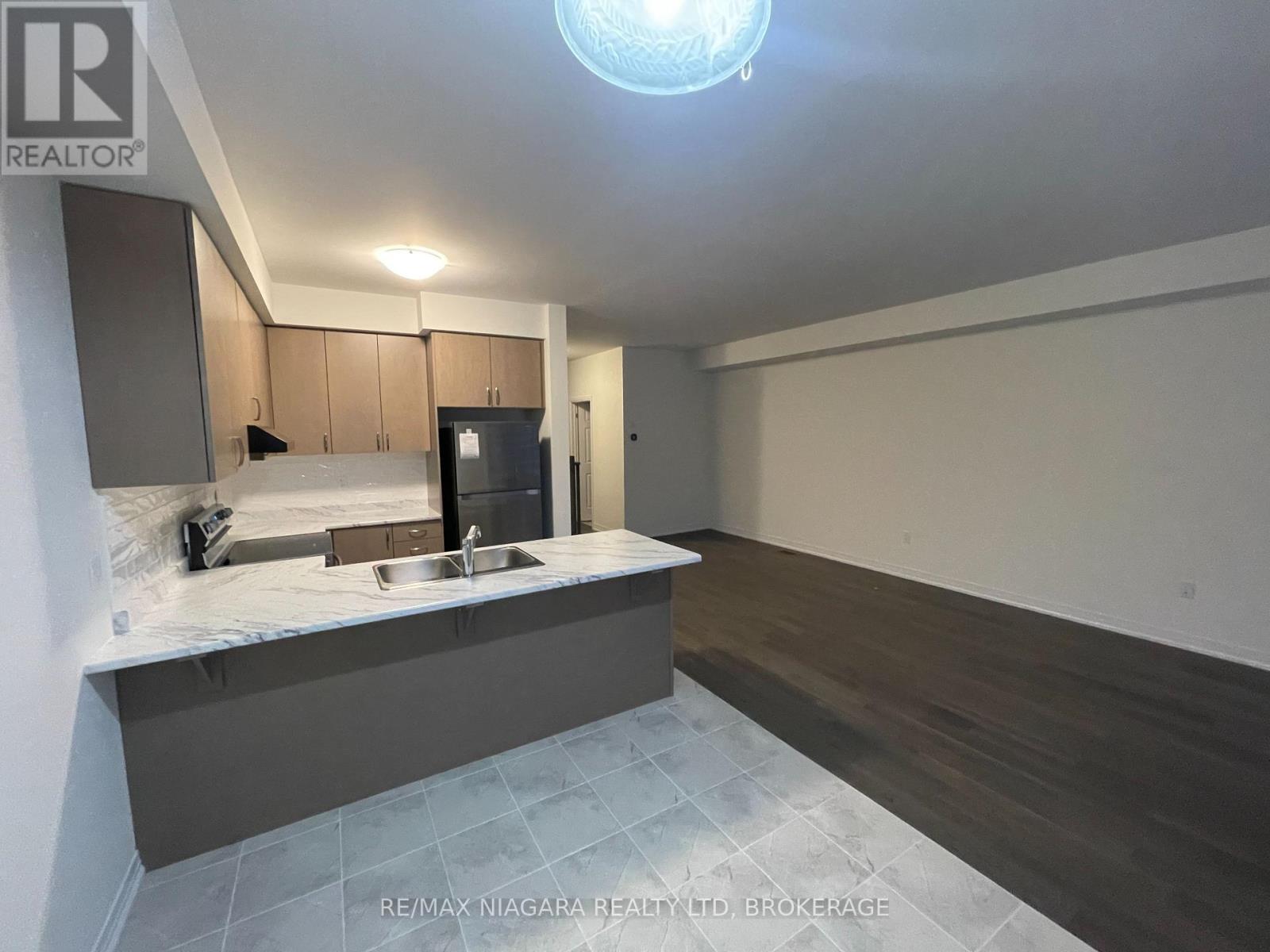 20 - 15 Peach Street, Thorold, Ontario  L2V 0K1 - Photo 4 - X12654286