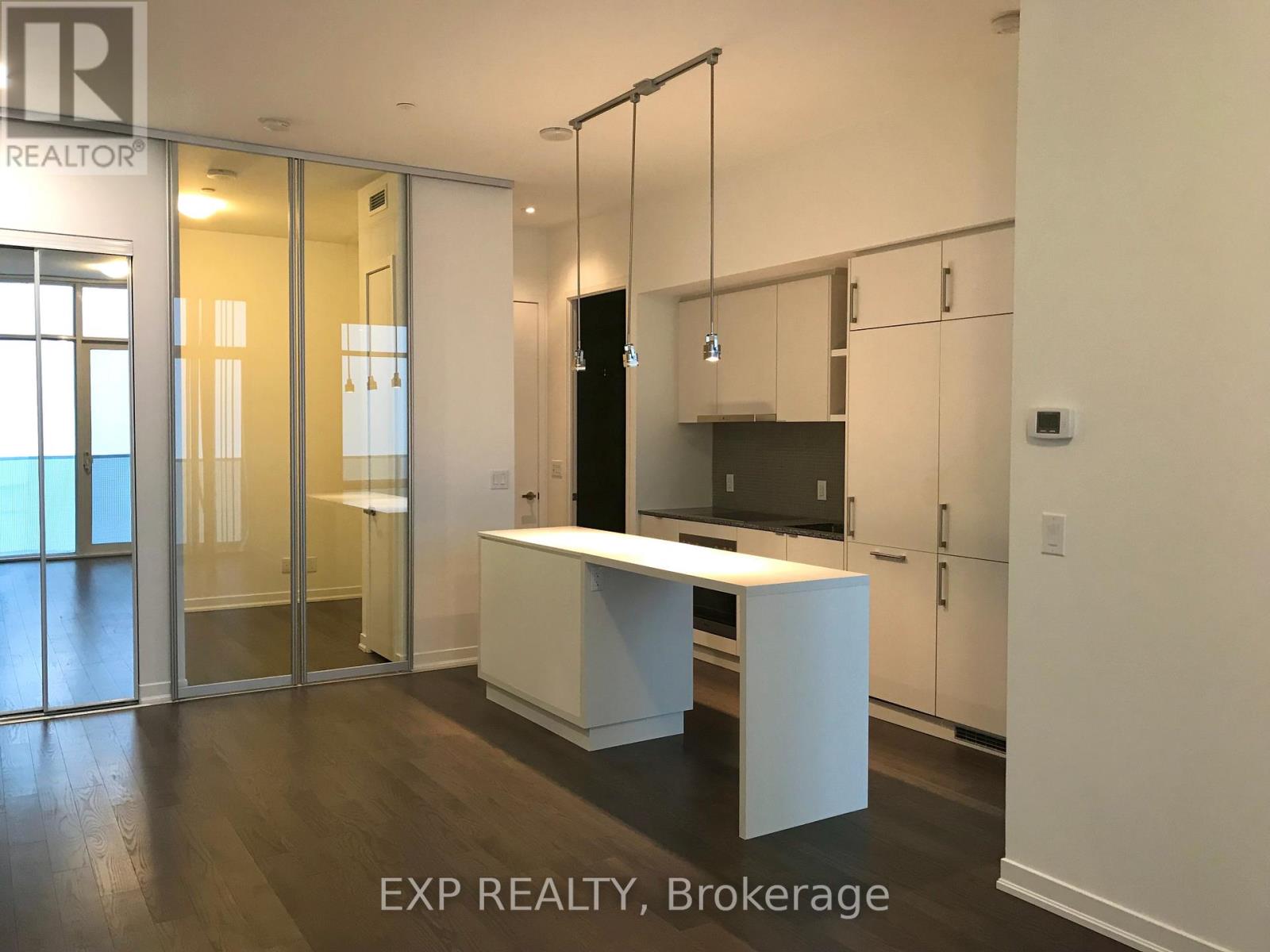 6906 - 100 Harbour Street, Toronto, Ontario  M5J 2T5 - Photo 2 - C12654264