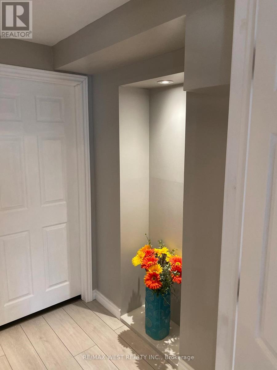 337 Stanton Avenue E, Vaughan, Ontario  L4L 8L1 - Photo 10 - N12654290