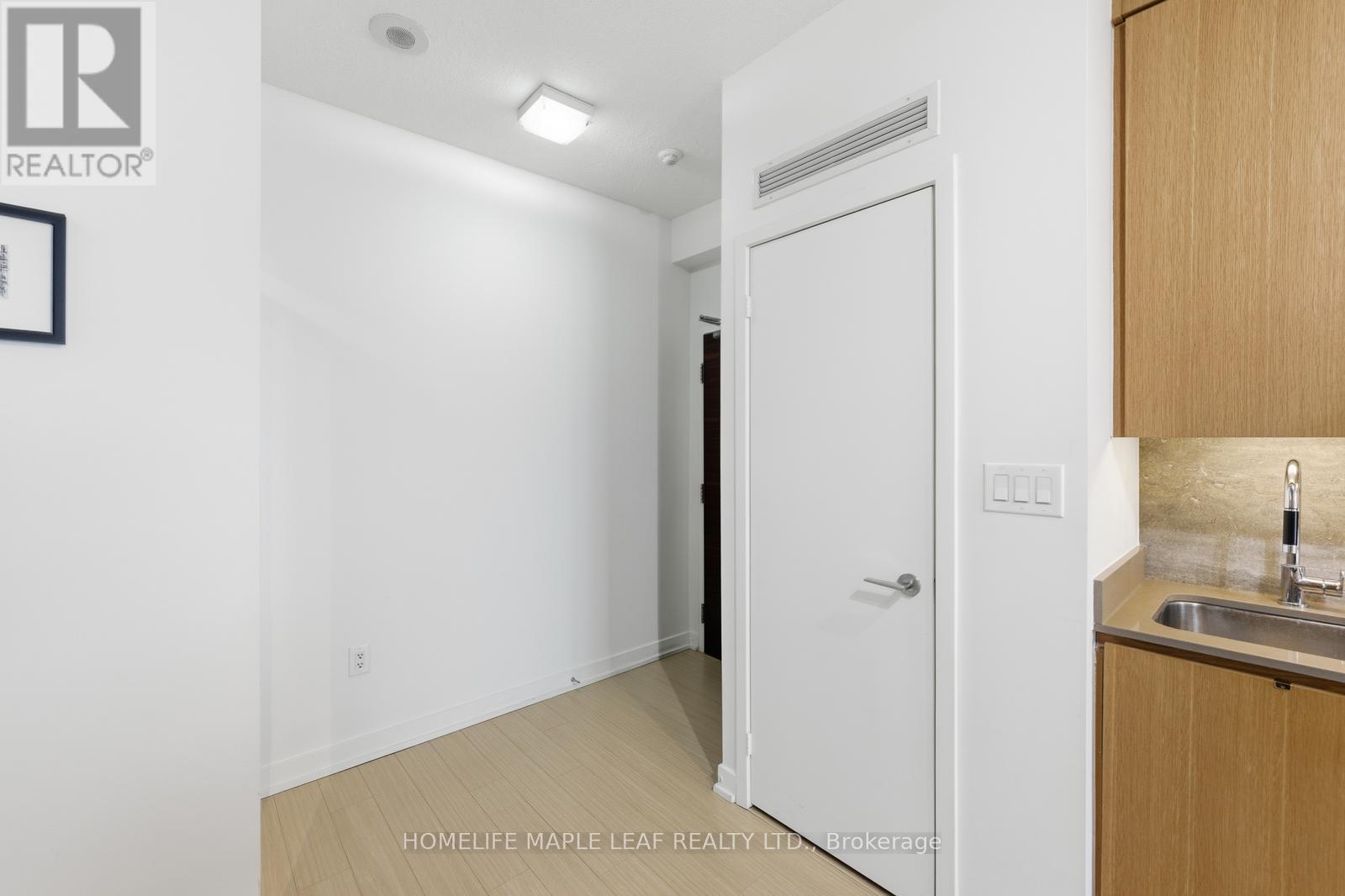 3916 - 15 Iceboat Terrace, Toronto, Ontario  M5V 4A5 - Photo 7 - C12654152