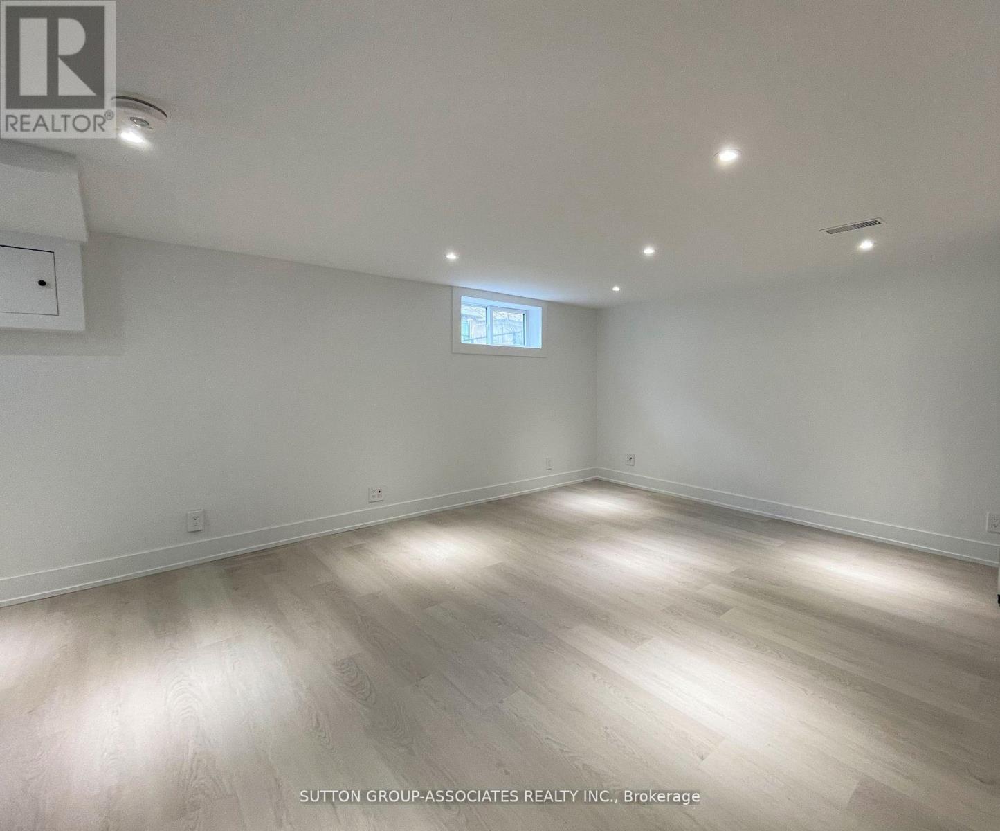 Lower - 24 Dunraven Drive, Toronto, Ontario  M6M 1H1 - Photo 10 - W12654268