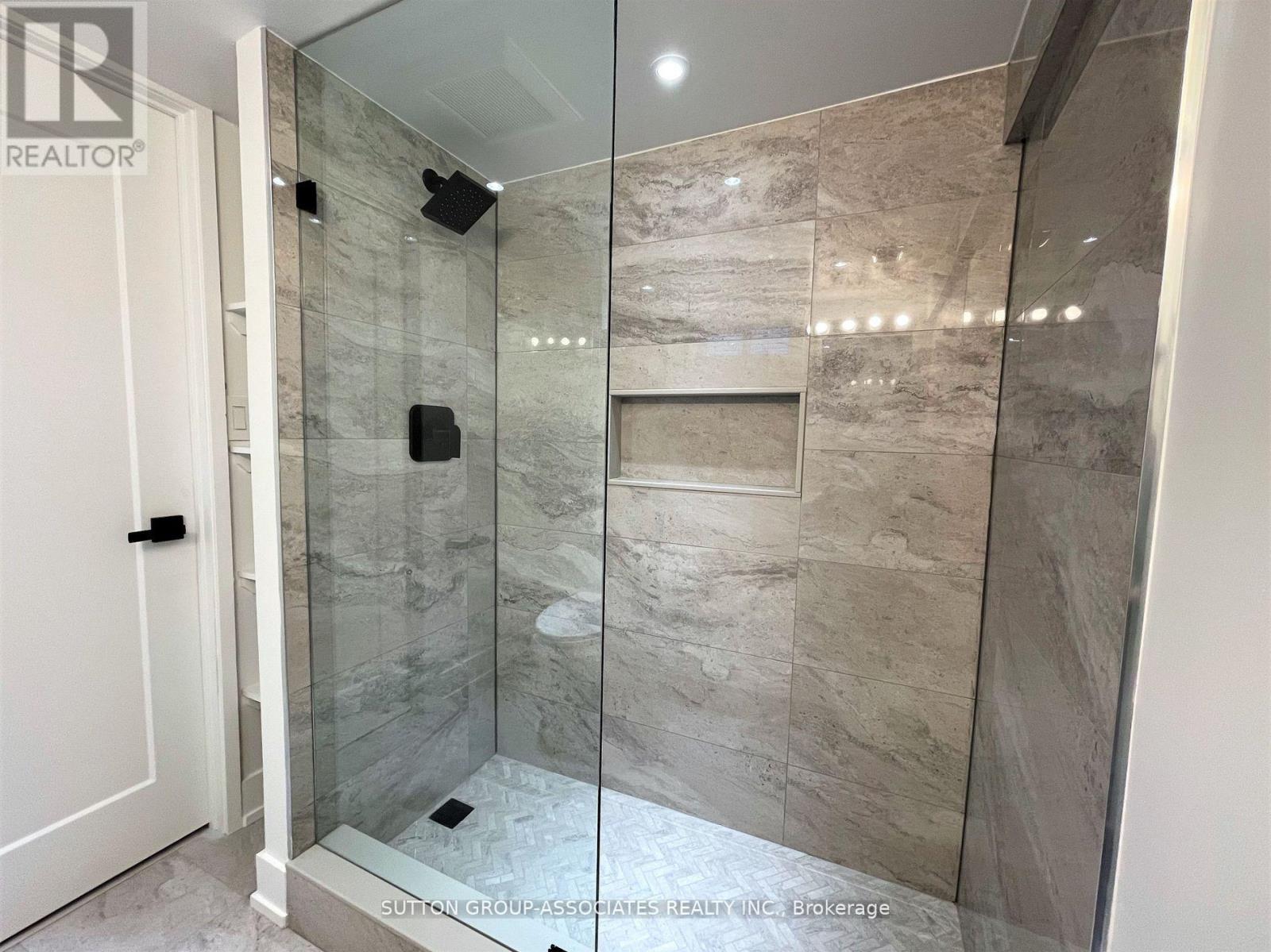 Lower - 24 Dunraven Drive, Toronto, Ontario  M6M 1H1 - Photo 9 - W12654268