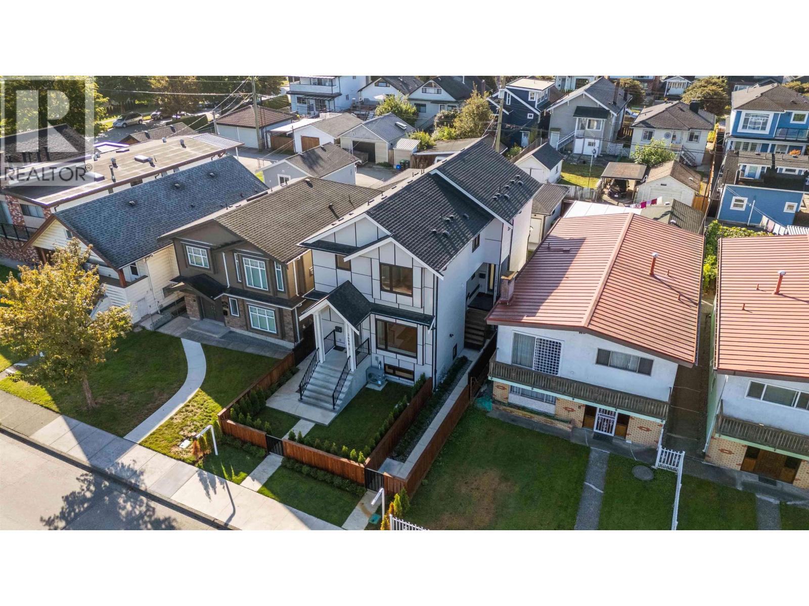 1 2658 Dundas Street, Vancouver, British Columbia  V5K 1P9 - Photo 4 - R3075264