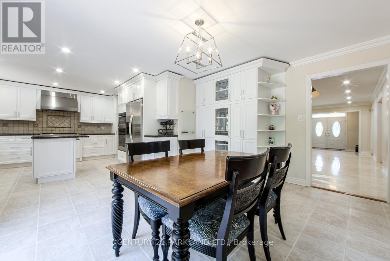 112 Strathearn Avenue, Richmond Hill, Ontario  L4B 2L2 - Photo 14 - N12654302