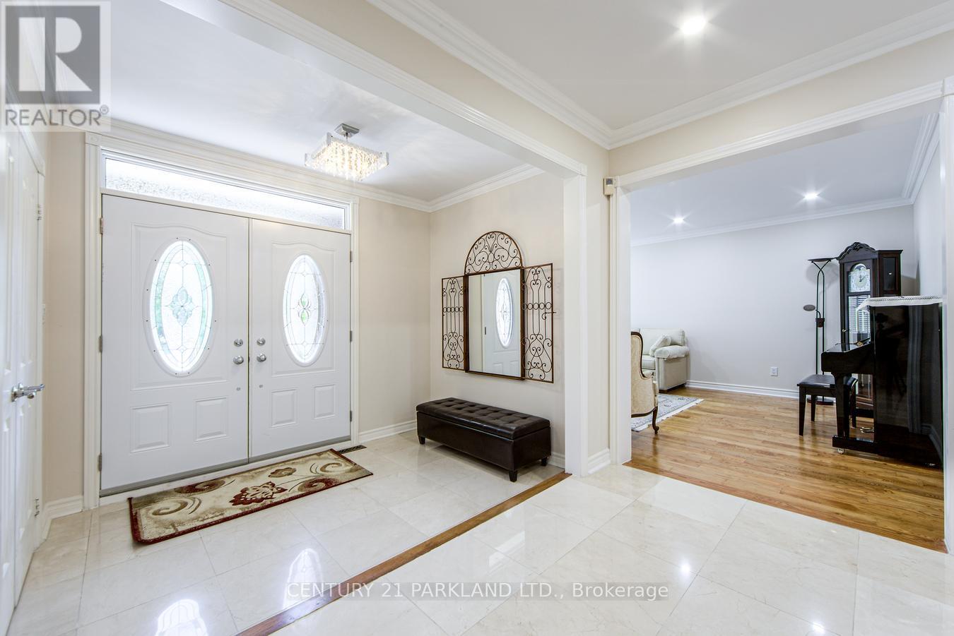 112 Strathearn Avenue, Richmond Hill, Ontario  L4B 2L2 - Photo 2 - N12654302