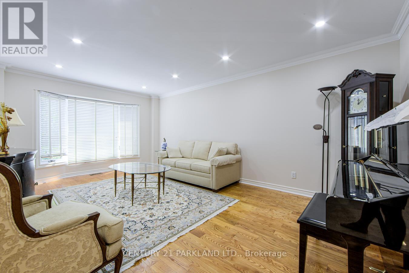 112 Strathearn Avenue, Richmond Hill, Ontario  L4B 2L2 - Photo 4 - N12654302