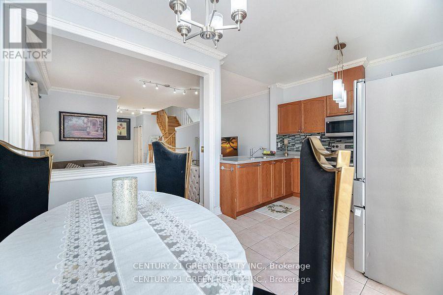 18 Fiddlehead Terrace, Toronto, Ontario  M1B 6B5 - Photo 17 - E12451489