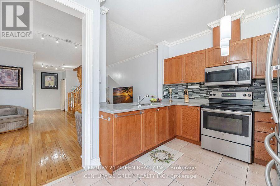 18 Fiddlehead Terrace, Toronto, Ontario  M1B 6B5 - Photo 12 - E12451489