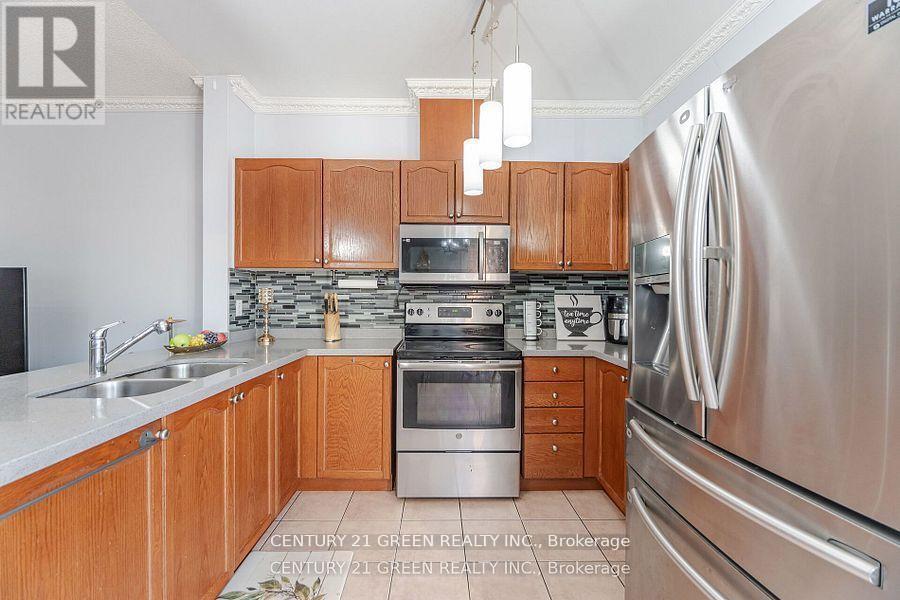 18 Fiddlehead Terrace, Toronto, Ontario  M1B 6B5 - Photo 13 - E12451489