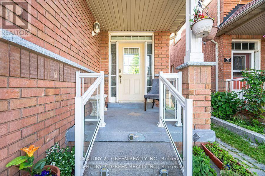 18 Fiddlehead Terrace, Toronto, Ontario  M1B 6B5 - Photo 5 - E12451489