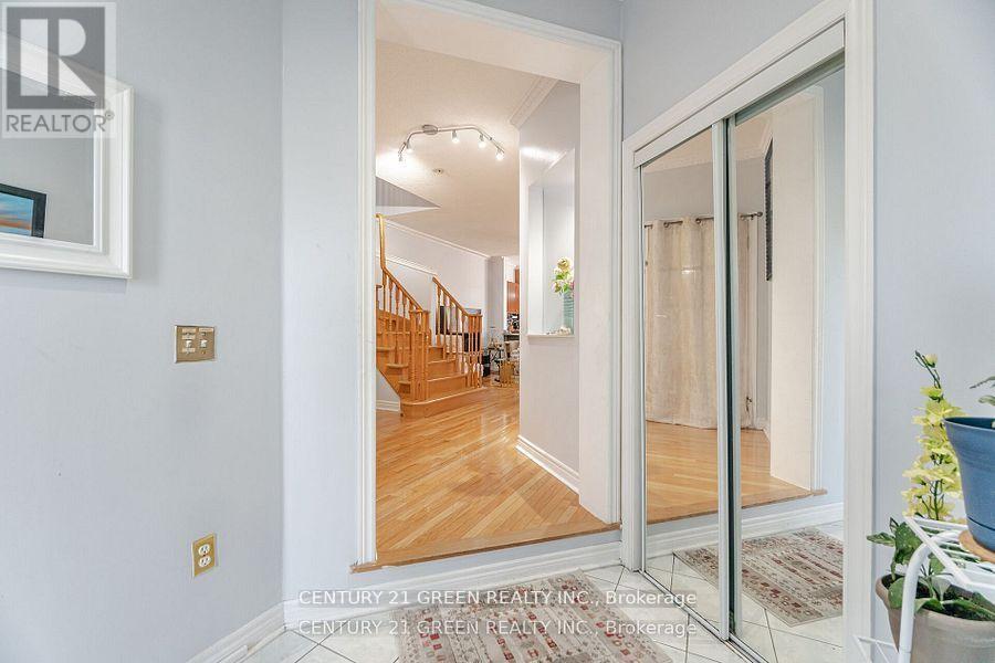 18 Fiddlehead Terrace, Toronto, Ontario  M1B 6B5 - Photo 7 - E12451489