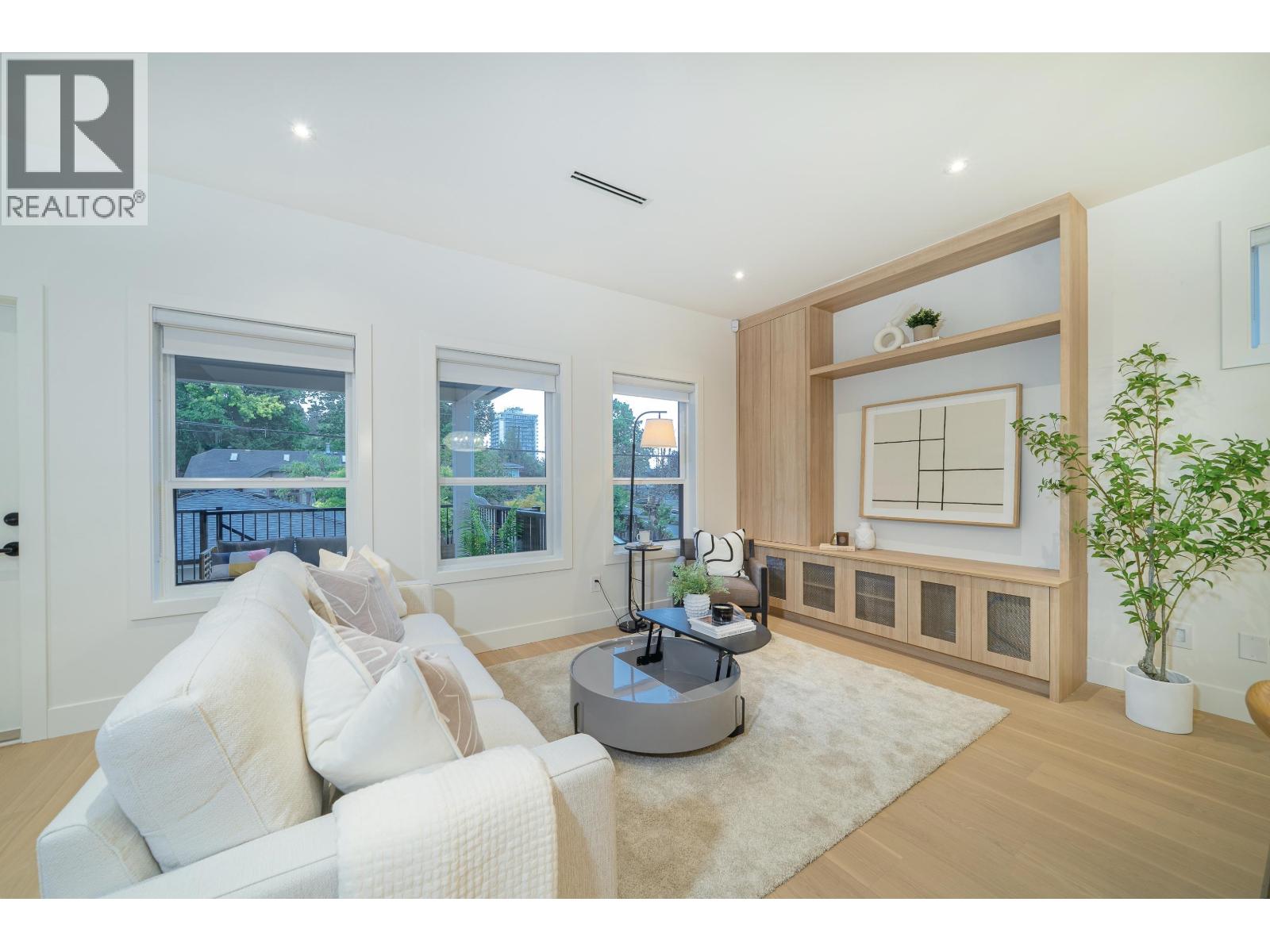 3817 Oxford Street, Burnaby, British Columbia V5C 1C2 - Photo 6 - R3075225