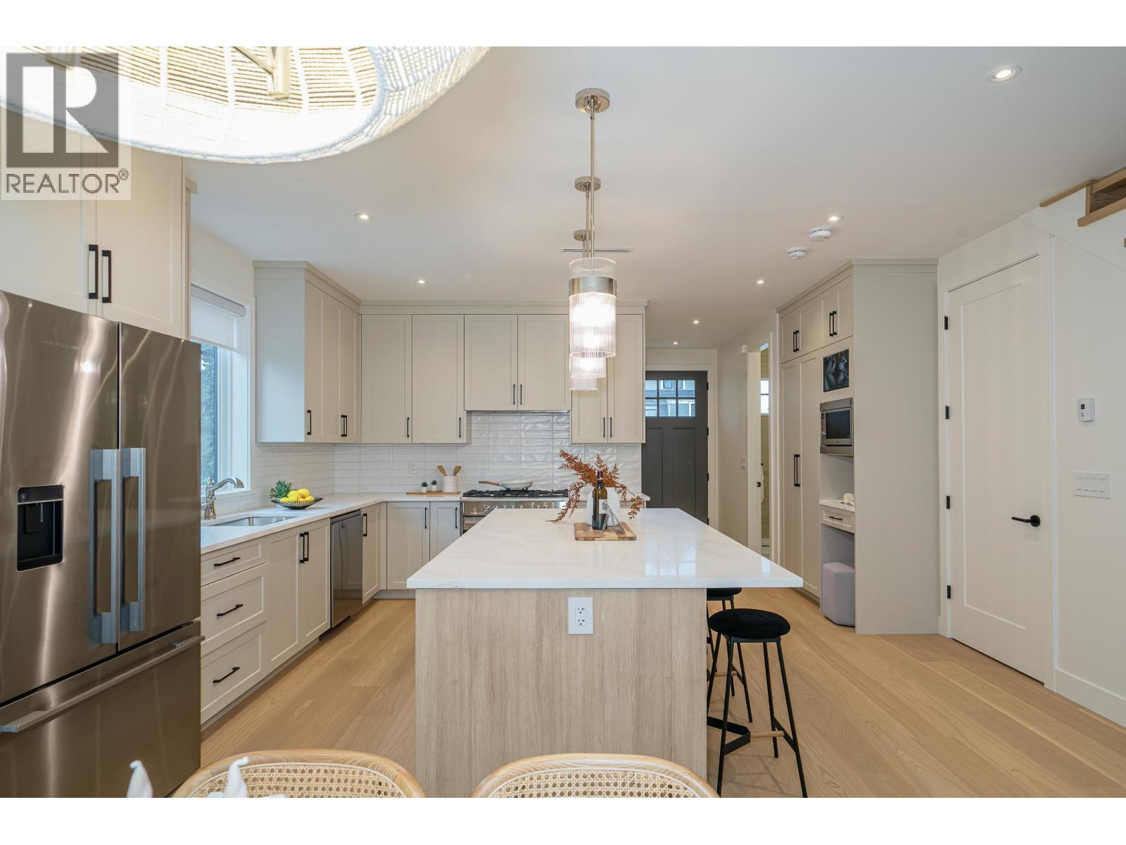 3817 Oxford Street, Burnaby, British Columbia V5C 1C2 - Photo 8 - R3075225