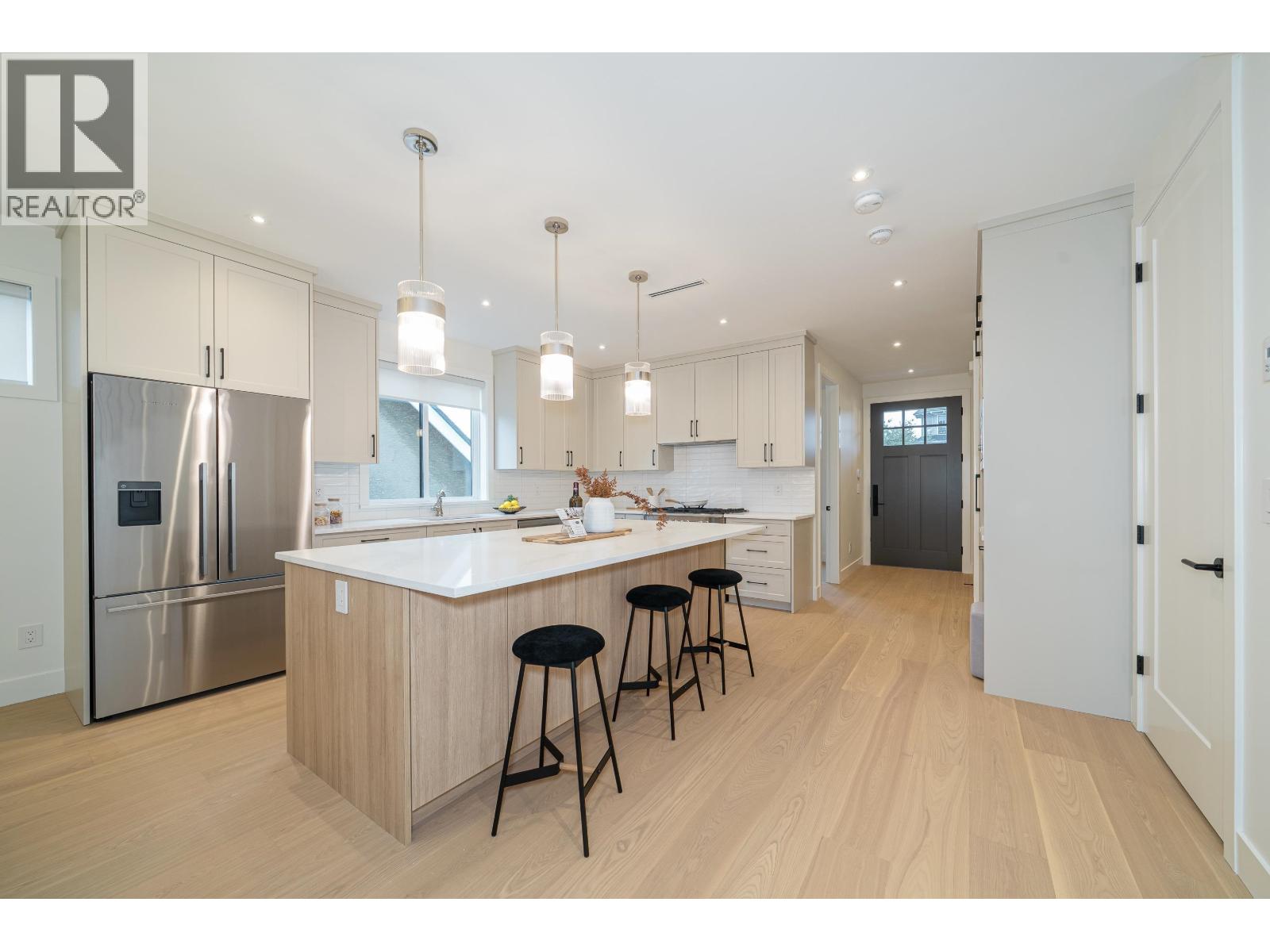 3817 Oxford Street, Burnaby, British Columbia V5C 1C2 - Photo 7 - R3075225