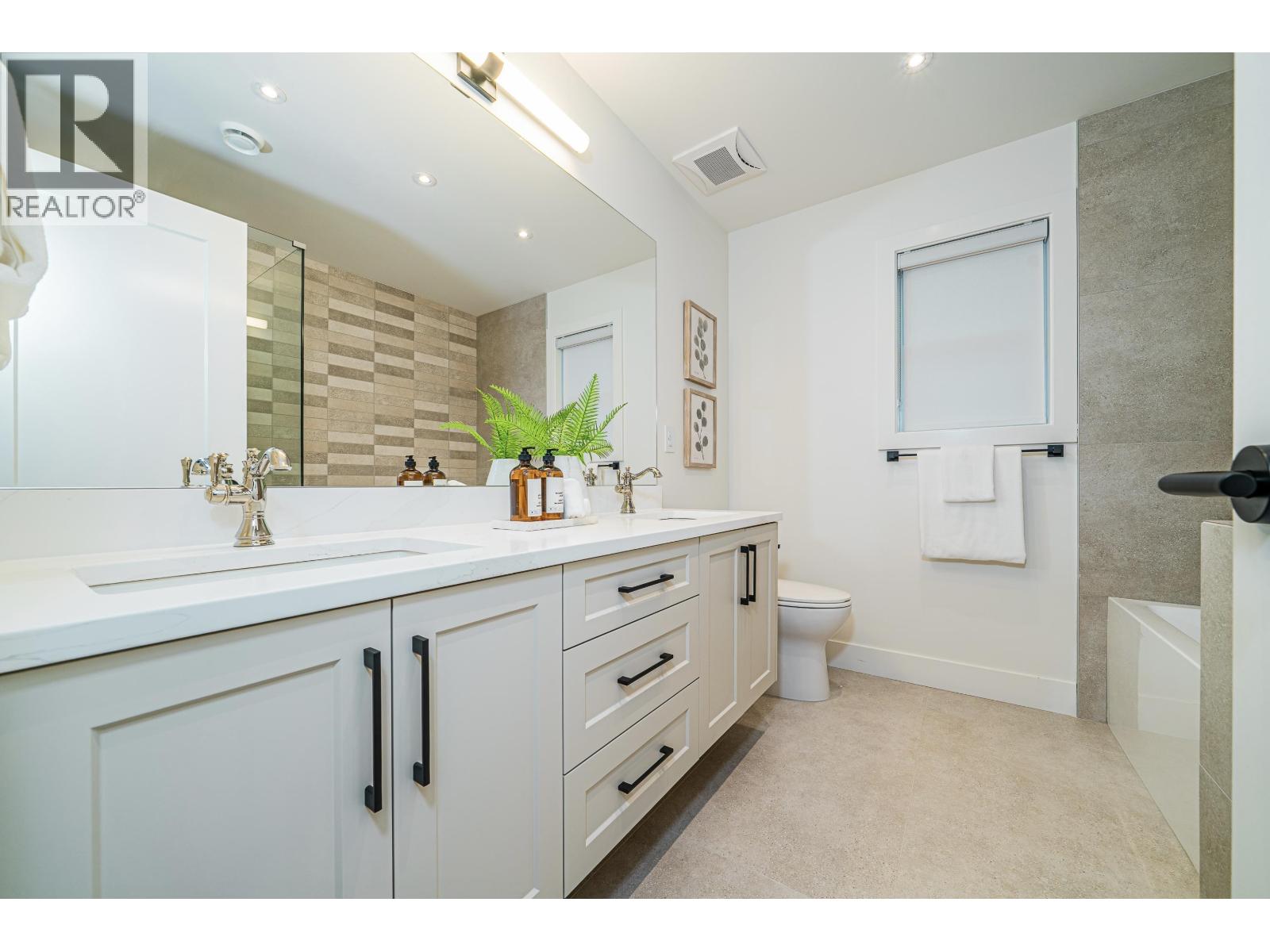 3817 Oxford Street, Burnaby, British Columbia V5C 1C2 - Photo 26 - R3075225