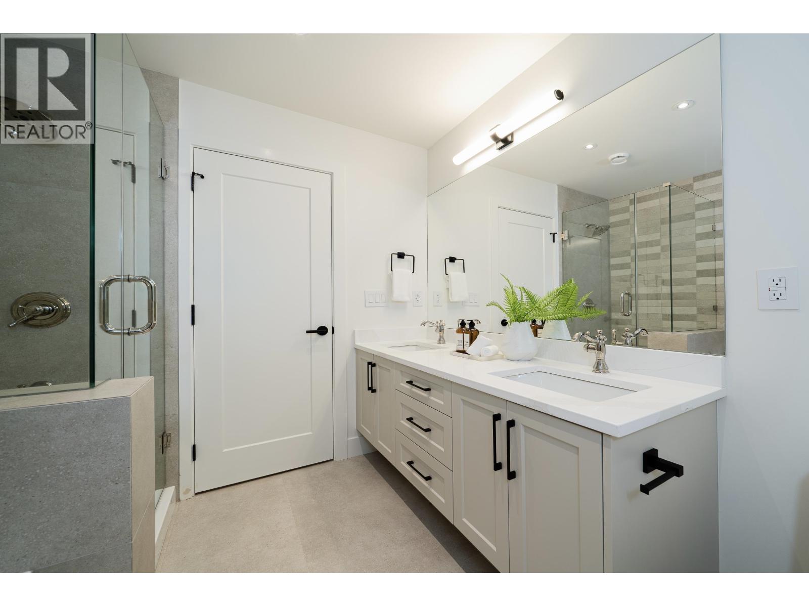 3817 Oxford Street, Burnaby, British Columbia V5C 1C2 - Photo 27 - R3075225