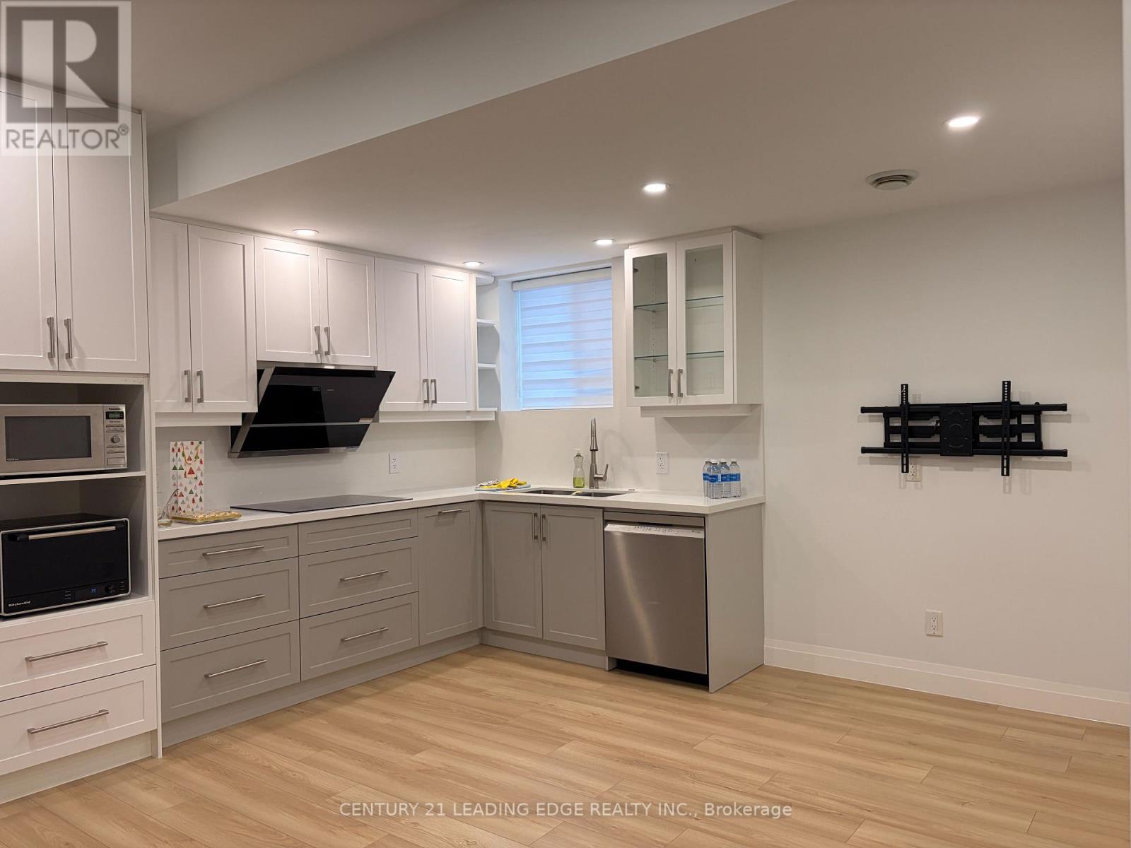 346 Annshiela Drive, Georgina, Ontario  L4P 3A5 - Photo 3 - N12654230