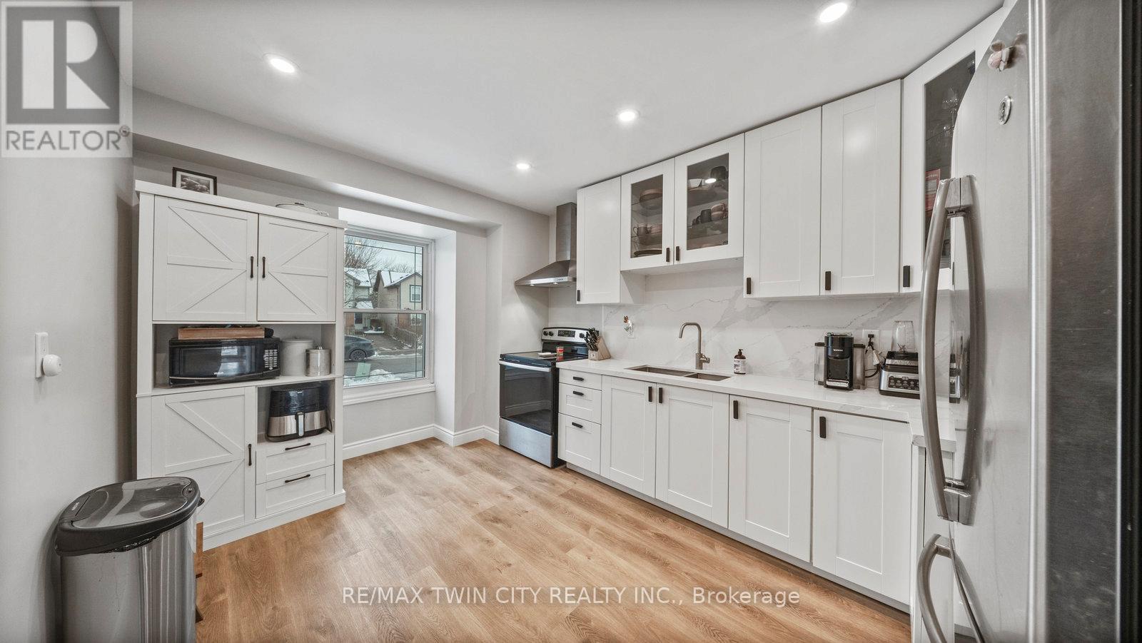 5 Enfield Crescent, Brantford, Ontario  N3P 1B3 - Photo 4 - X12649730