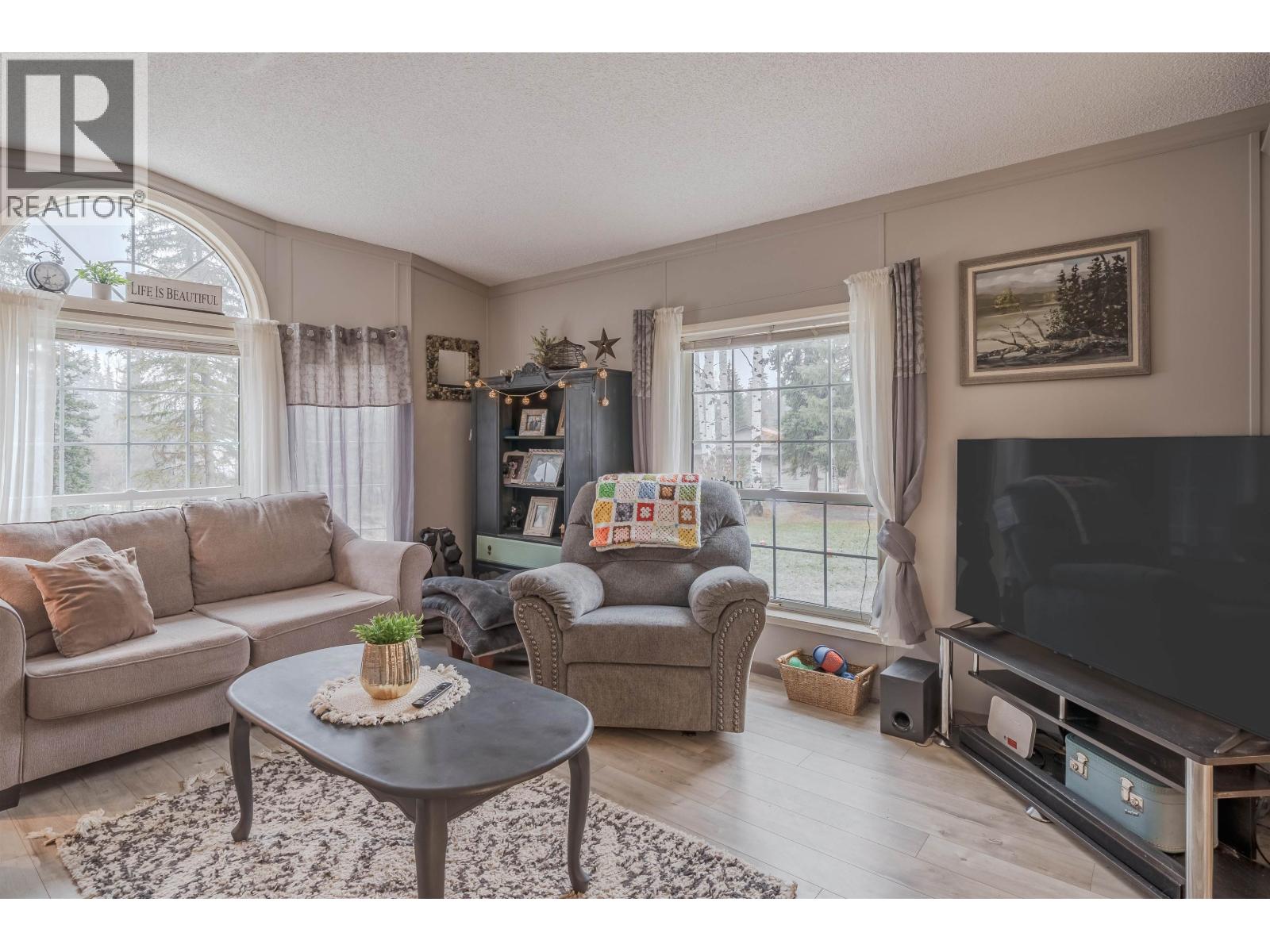 6324 Wolfe Road, 100 Mile House, British Columbia  V0K 2E3 - Photo 12 - R3068969