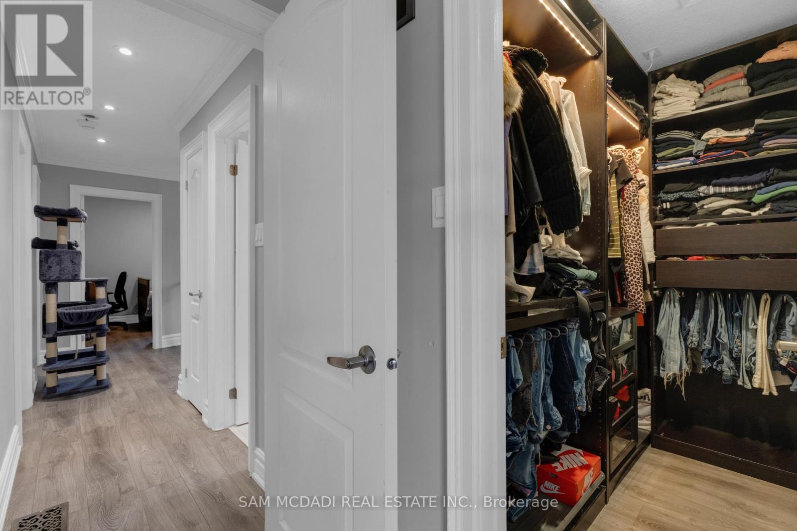 3722 Densbury Drive, Mississauga, Ontario  L5N 6Z1 - Photo 19 - W12654334