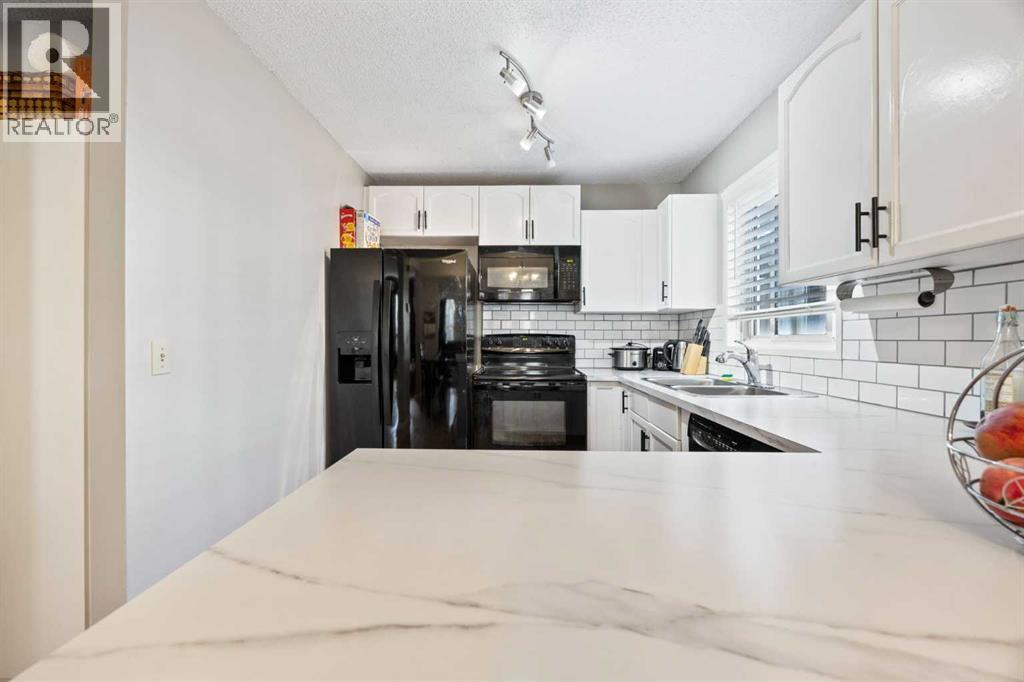 502 Signal Hill Green Sw, Calgary, Alberta  T3H 2Y4 - Photo 7 - A2267482