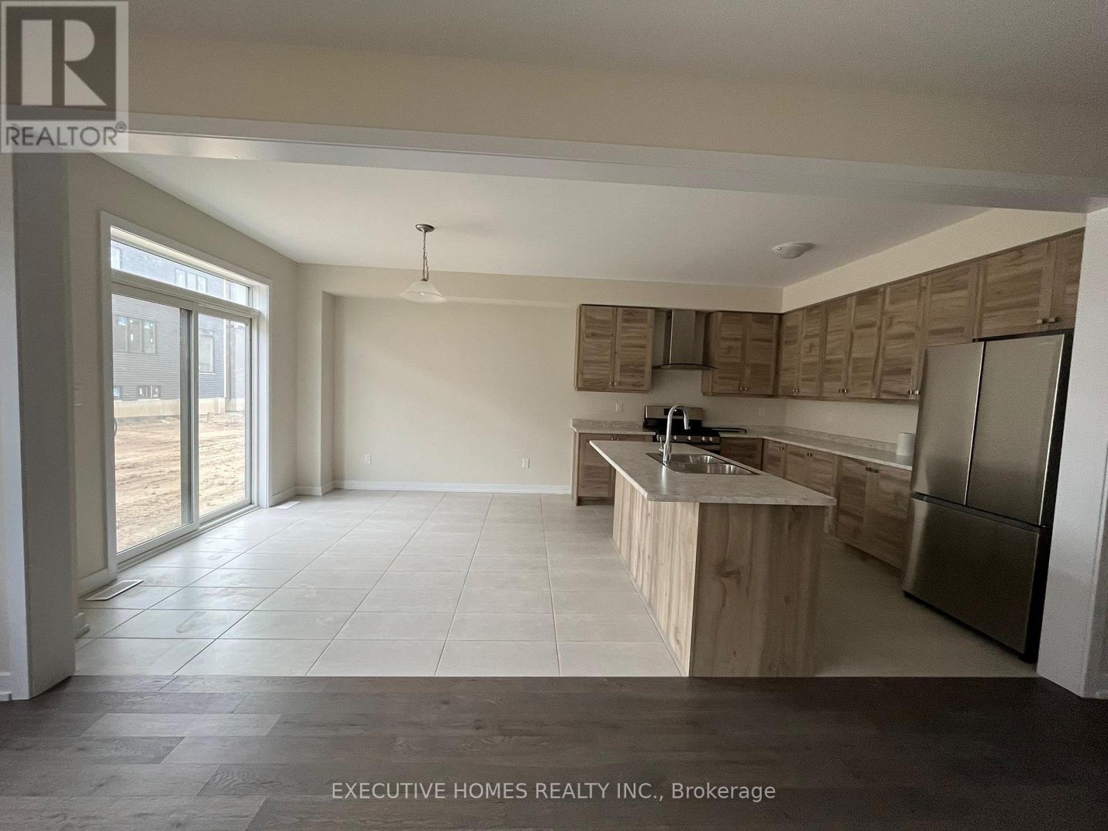 170 Lilac Circle, Haldimand, Ontario  N3W 0H5 - Photo 2 - X12654346