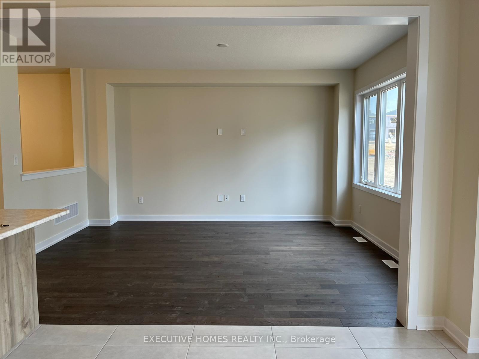 170 Lilac Circle, Haldimand, Ontario  N3W 0H5 - Photo 3 - X12654346