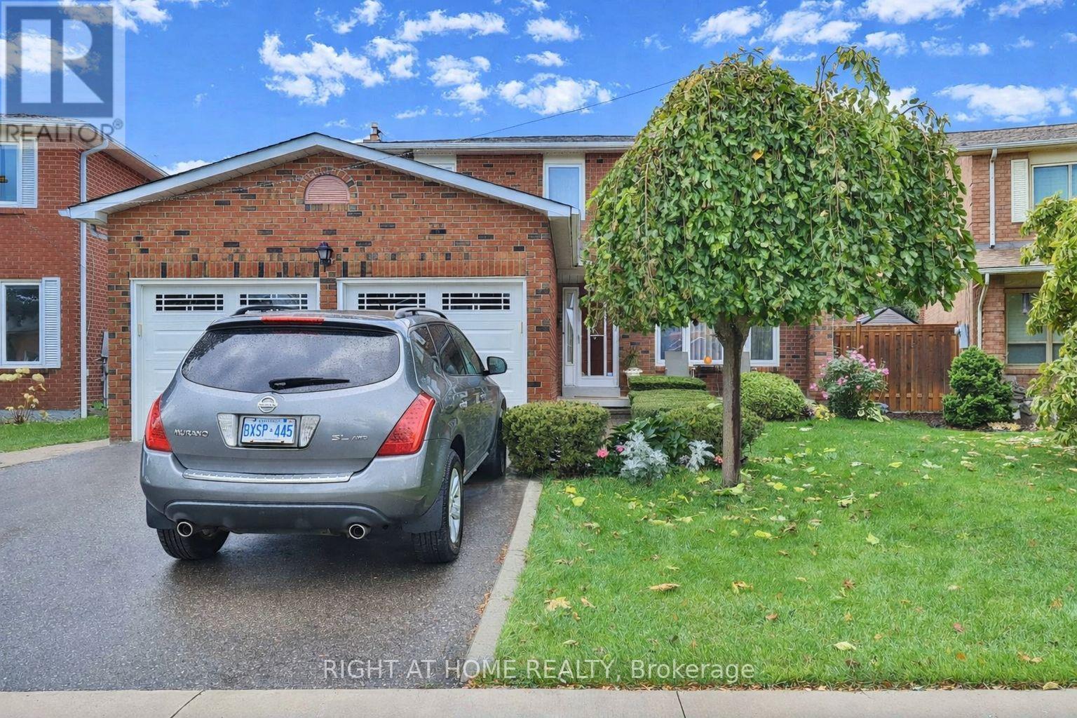 1433 Bough Beeches Boulevard, Mississauga, Ontario  L4W 3B4 - Photo 14 - W12646658