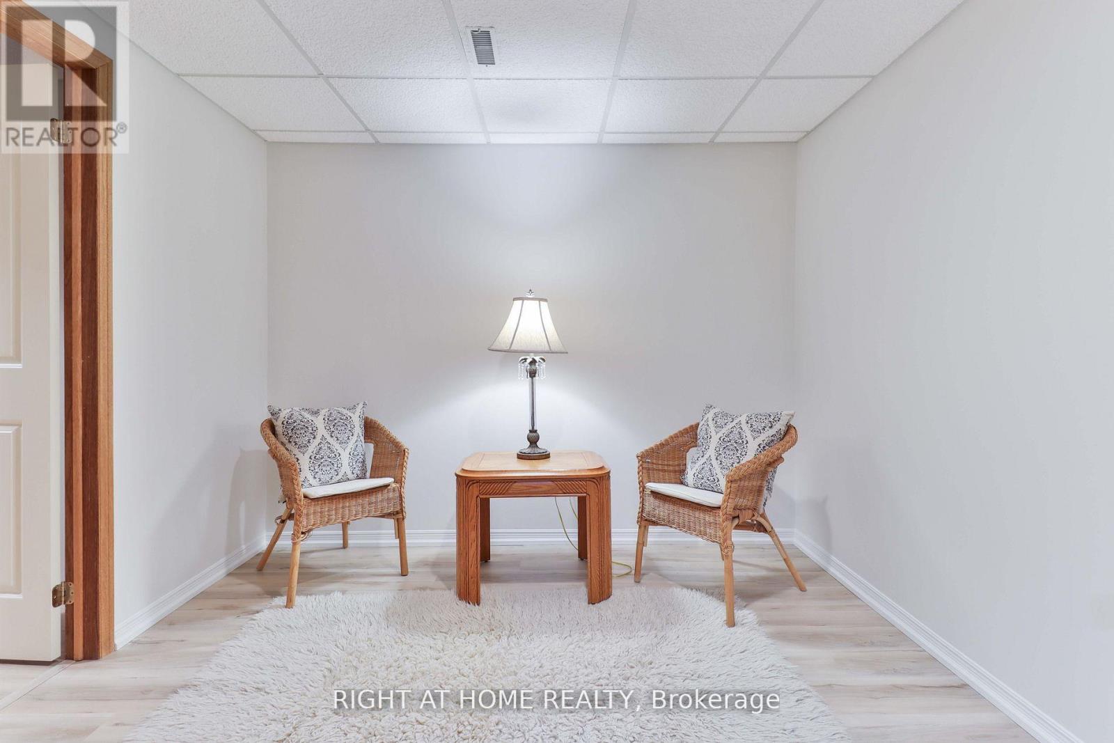 1433 Bough Beeches Boulevard, Mississauga, Ontario  L4W 3B4 - Photo 10 - W12646658