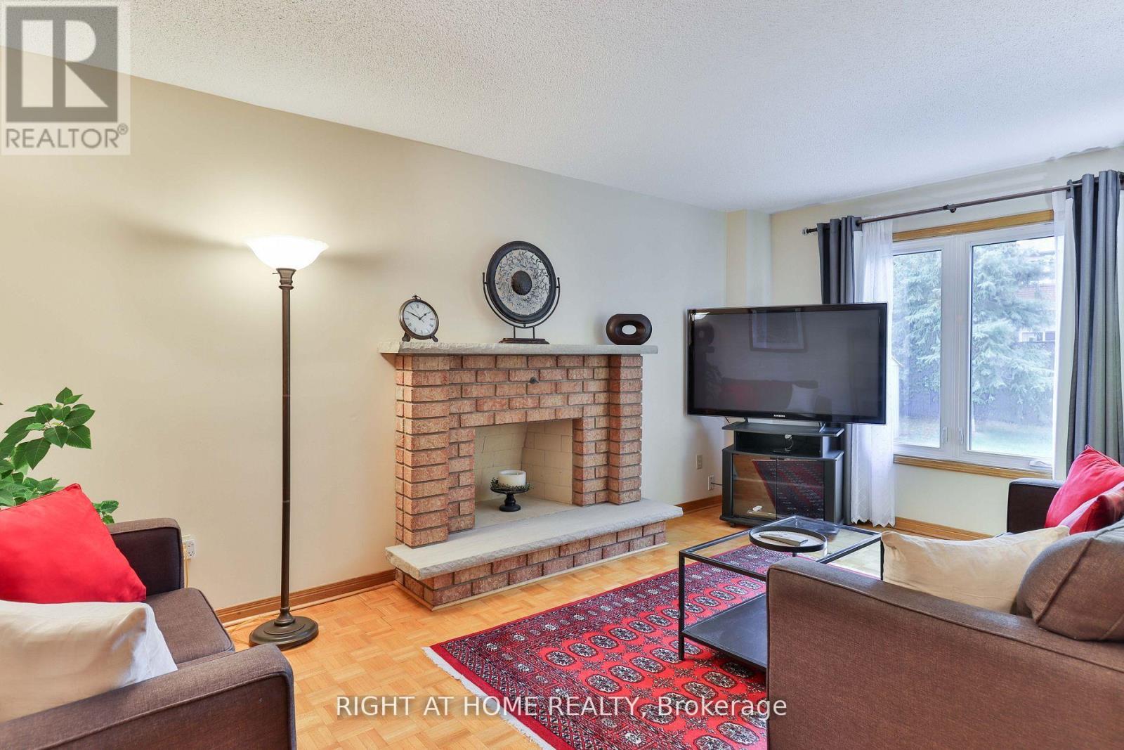 1433 Bough Beeches Boulevard, Mississauga, Ontario  L4W 3B4 - Photo 18 - W12646658