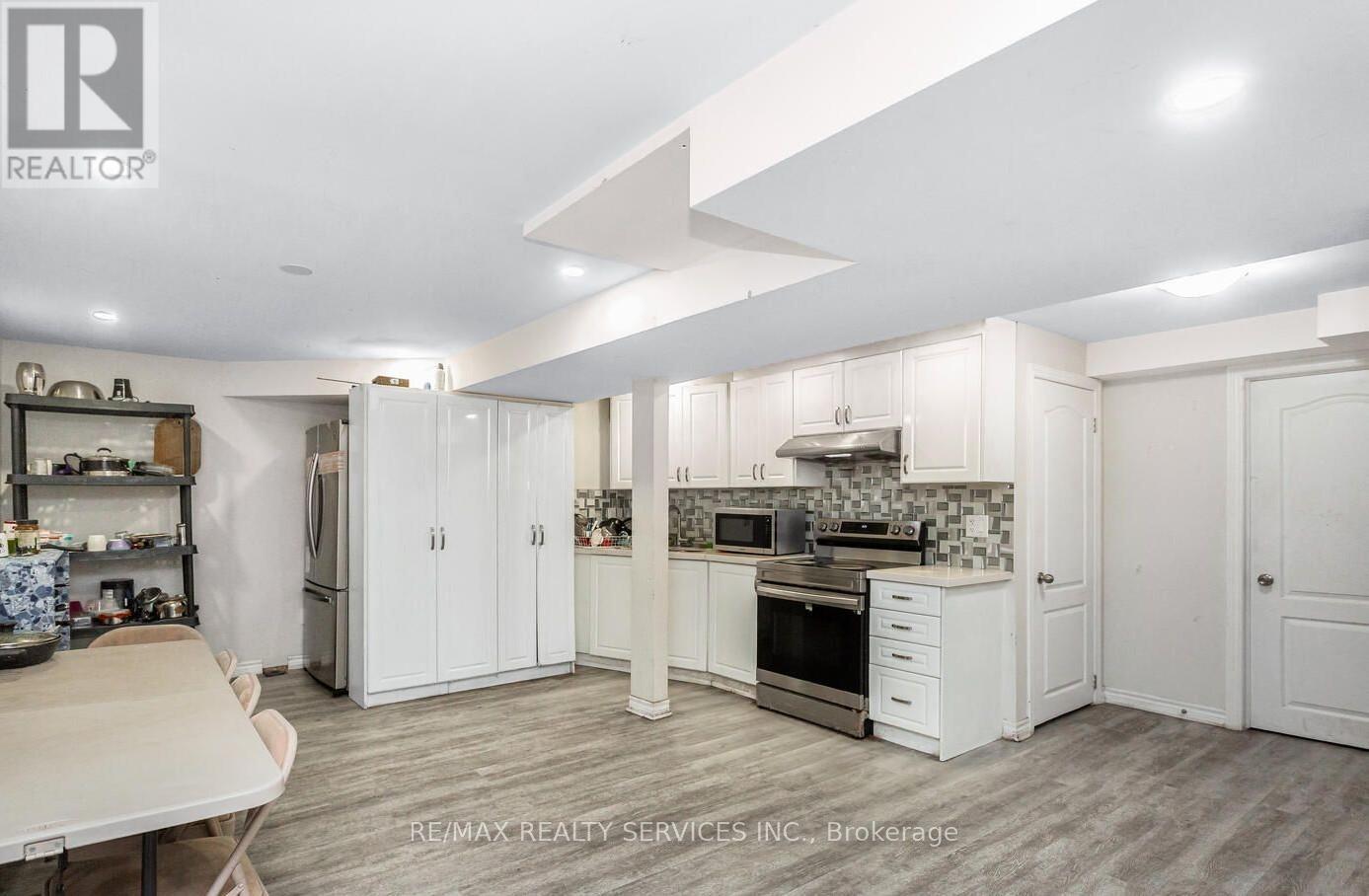 20 Driscoll Drive, Brampton, Ontario  L6Y 3H7 - Photo 4 - W12654360