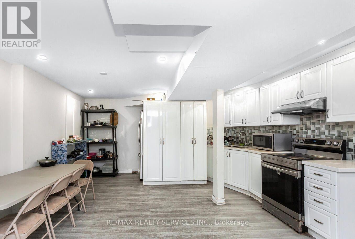 20 Driscoll Drive, Brampton, Ontario  L6Y 3H7 - Photo 5 - W12654360