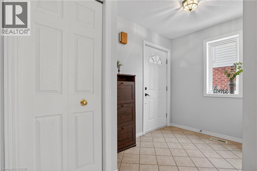 54 Glencliffe Court, Kitchener, Ontario  N2B 3X1 - Photo 5 - 40787052