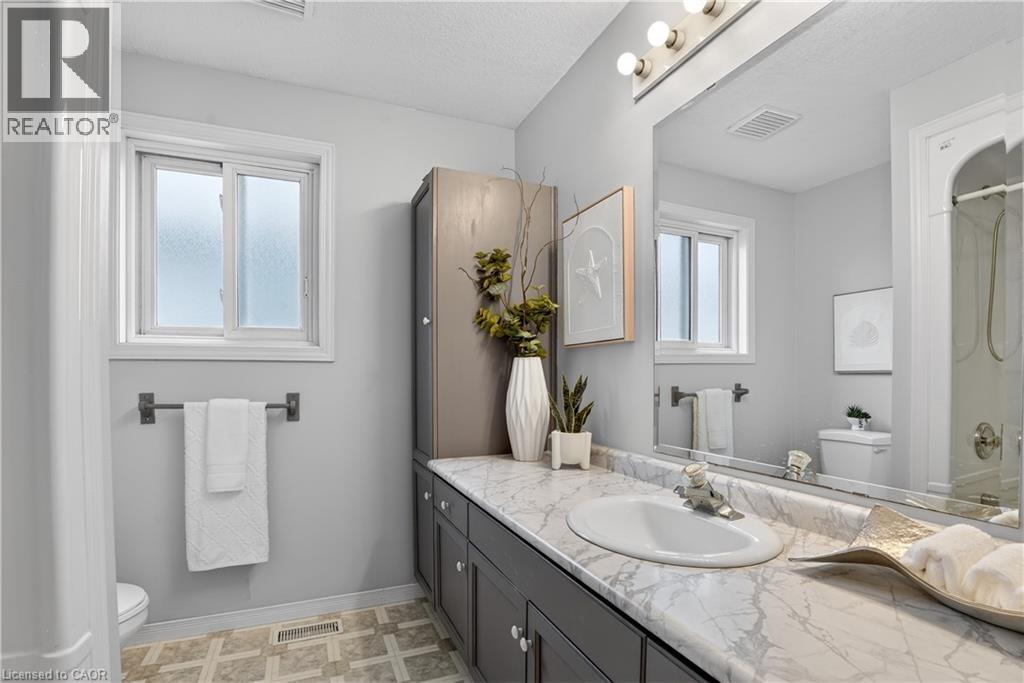 54 Glencliffe Court, Kitchener, Ontario  N2B 3X1 - Photo 37 - 40787052