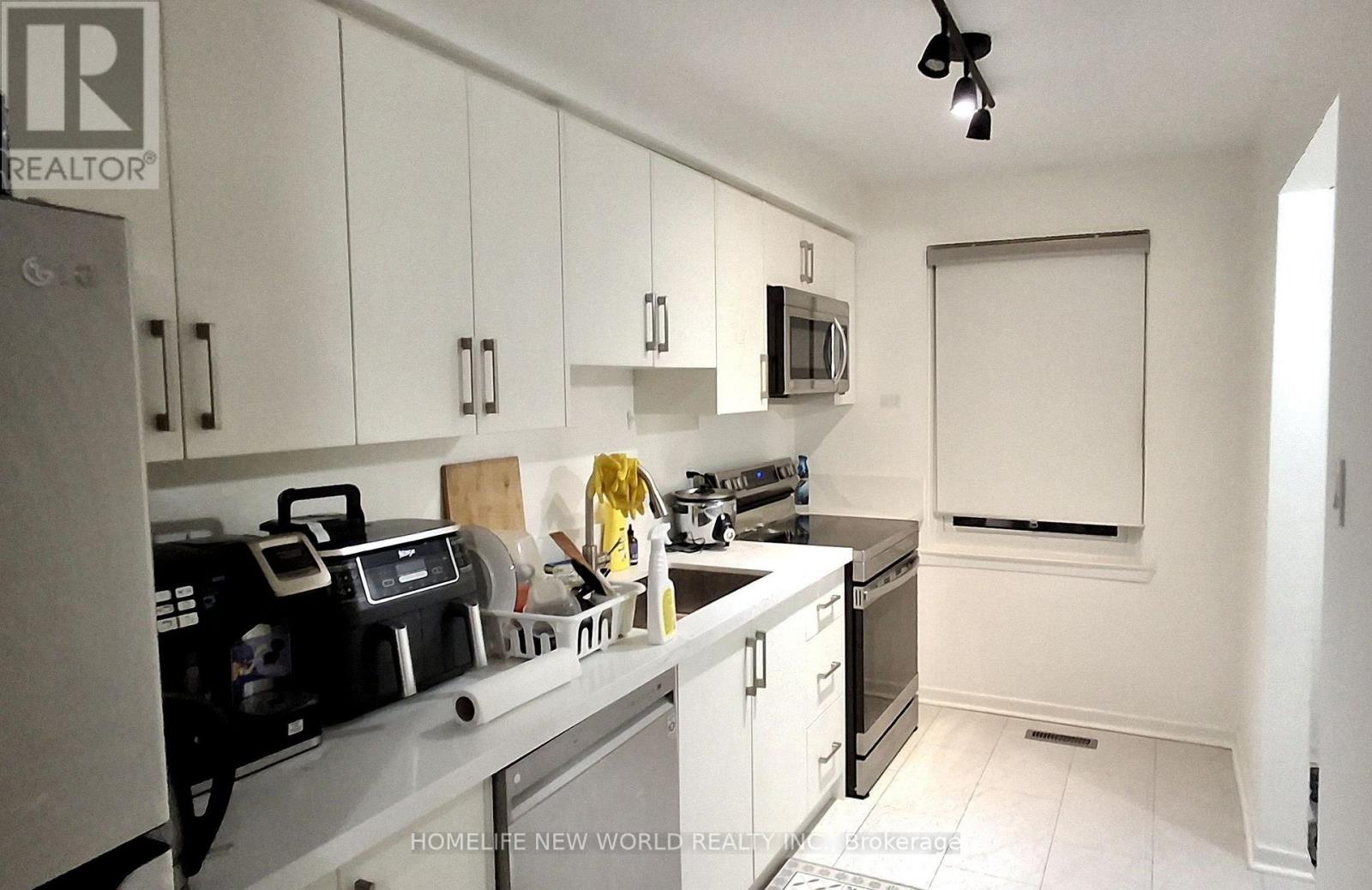 31 - 551 Steeles Avenue W, Toronto, Ontario  M2M 3Y1 - Photo 6 - C12654374