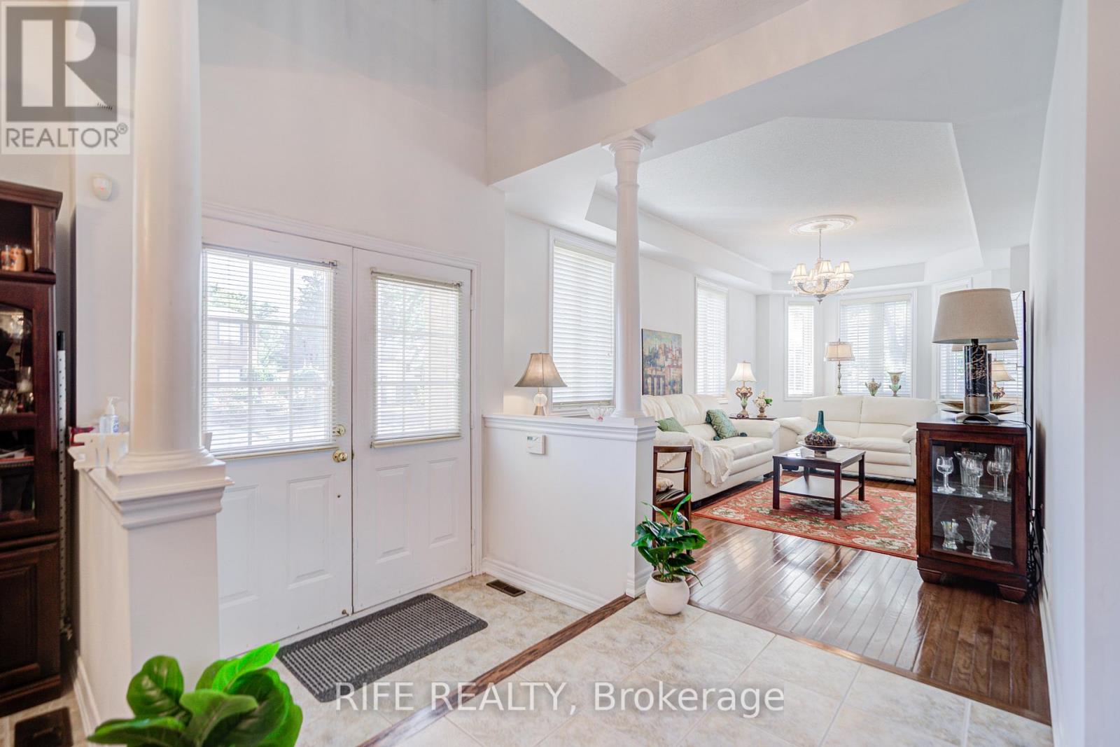 106 Craggview Drive, Toronto, Ontario  M1E 2L8 - Photo 4 - E12654382