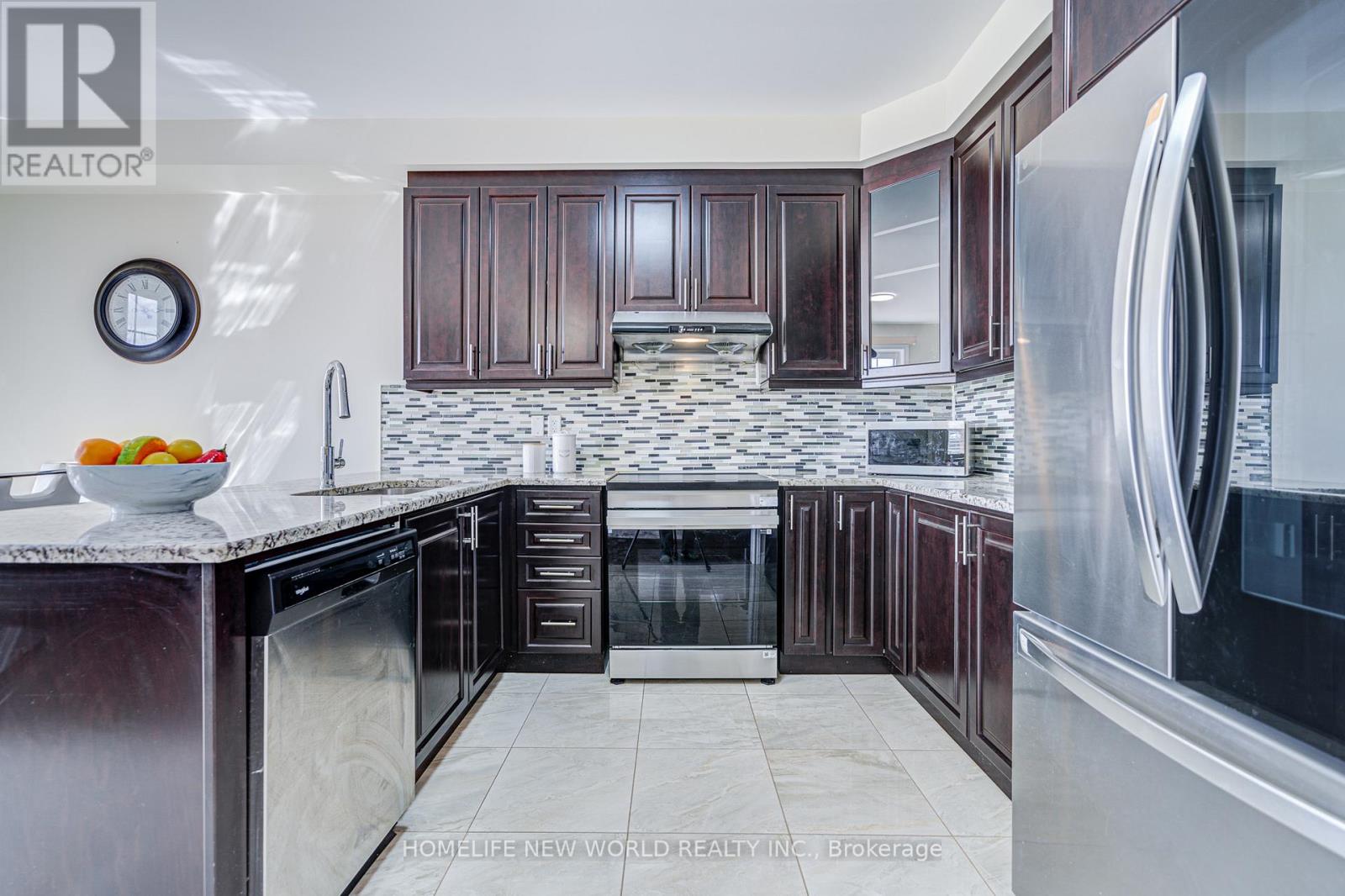 88 Roth Street, Aurora, Ontario  L4G 0W7 - Photo 12 - N12355074