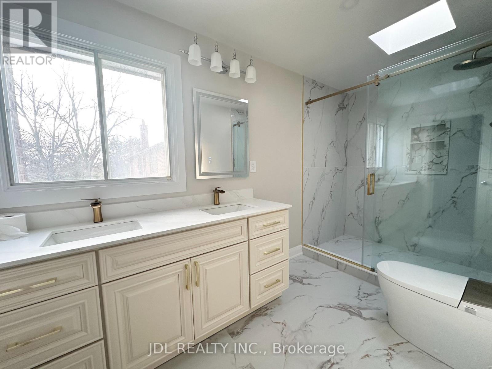 Main And Upper - 17 Fairway Heights Crescent, Markham, Ontario  L3T 1K1 - Photo 20 - N12654394