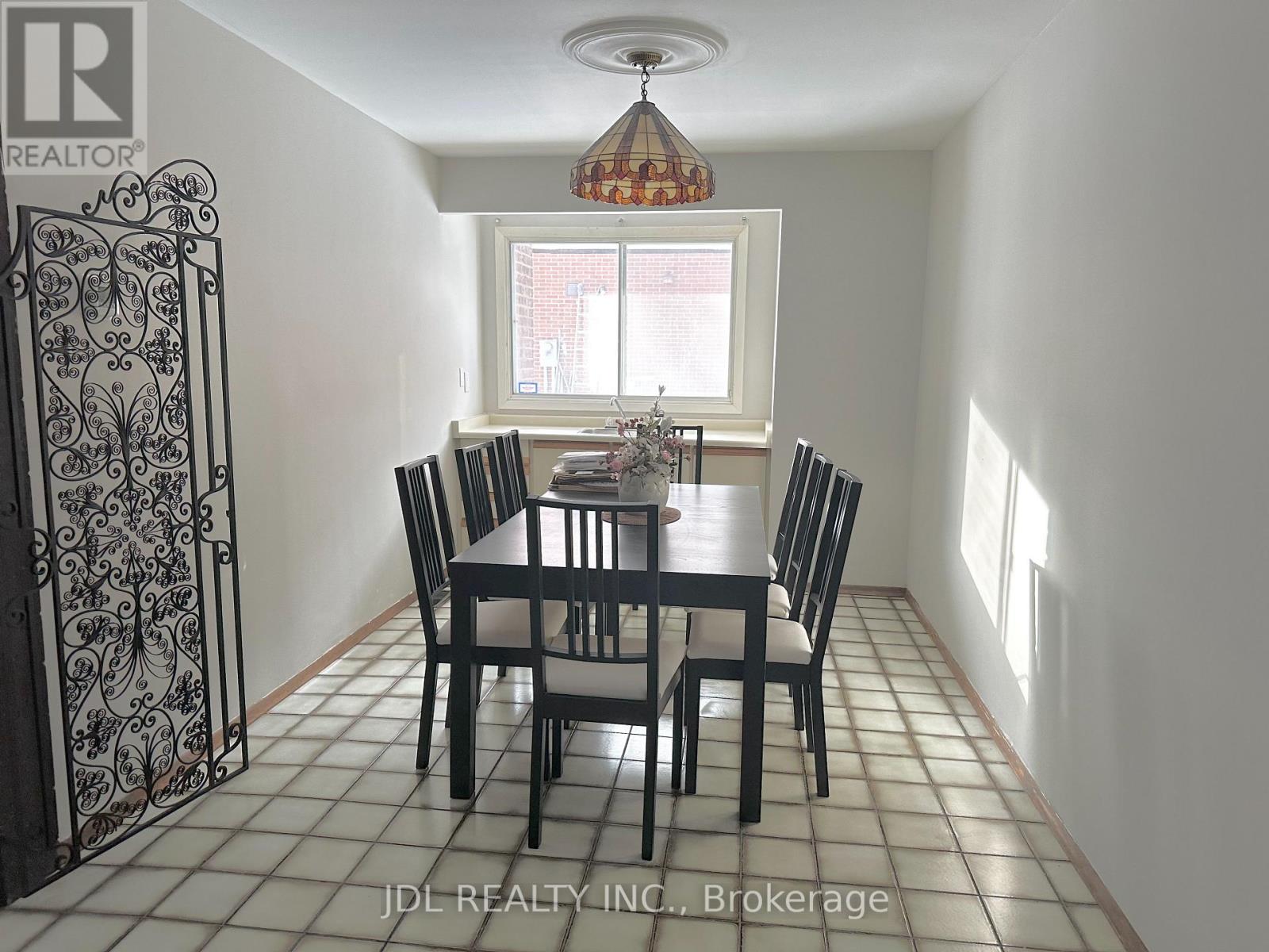 Main And Upper - 17 Fairway Heights Crescent, Markham, Ontario  L3T 1K1 - Photo 7 - N12654394