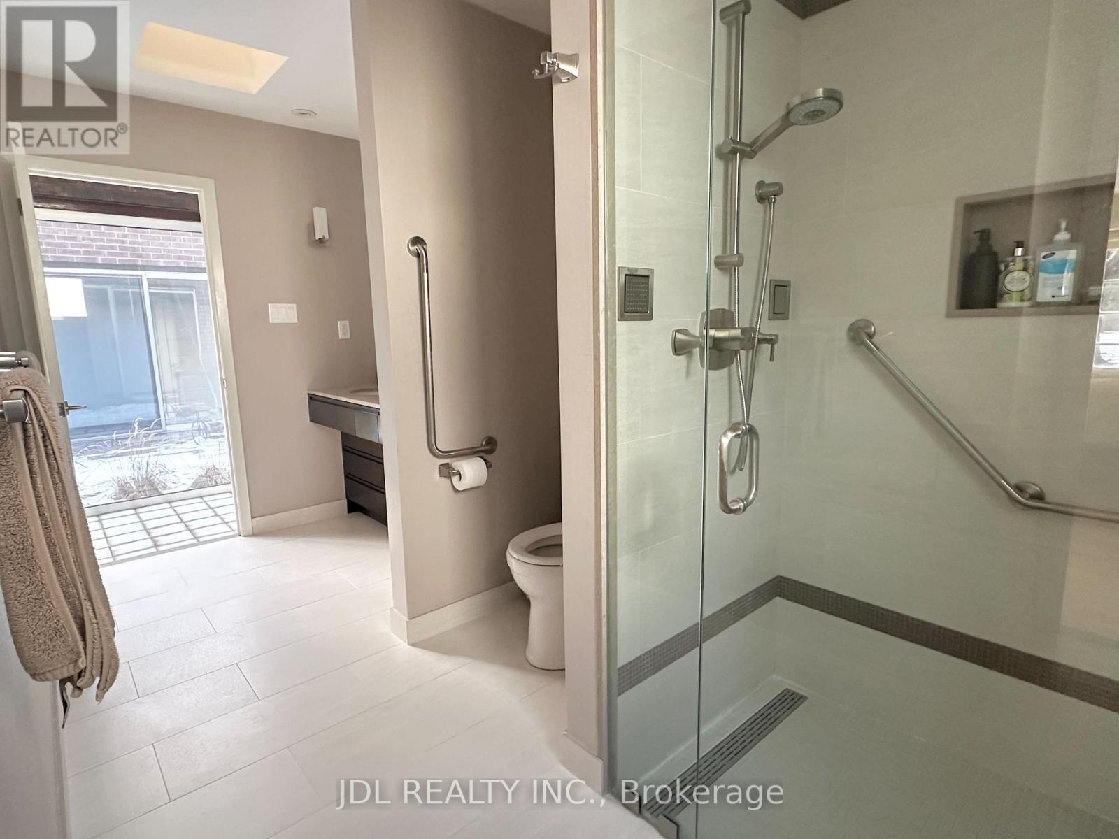 Main And Upper - 17 Fairway Heights Crescent, Markham, Ontario  L3T 1K1 - Photo 9 - N12654394