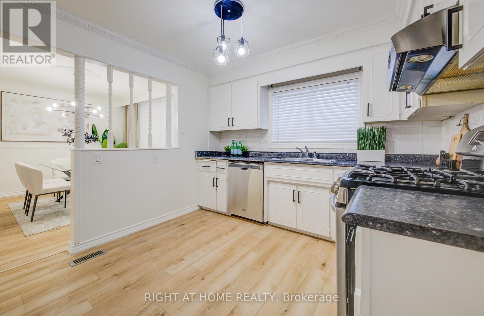 127 Vintage Crescent, Kitchener, Ontario  N2P 1L1 - Photo 8 - X12654396