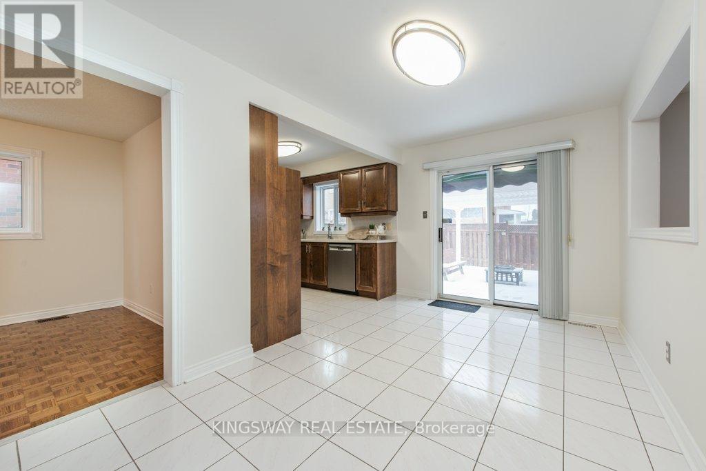 5607 Shillington Drive W, Mississauga, Ontario  L5R 3N4 - Photo 12 - W12653242