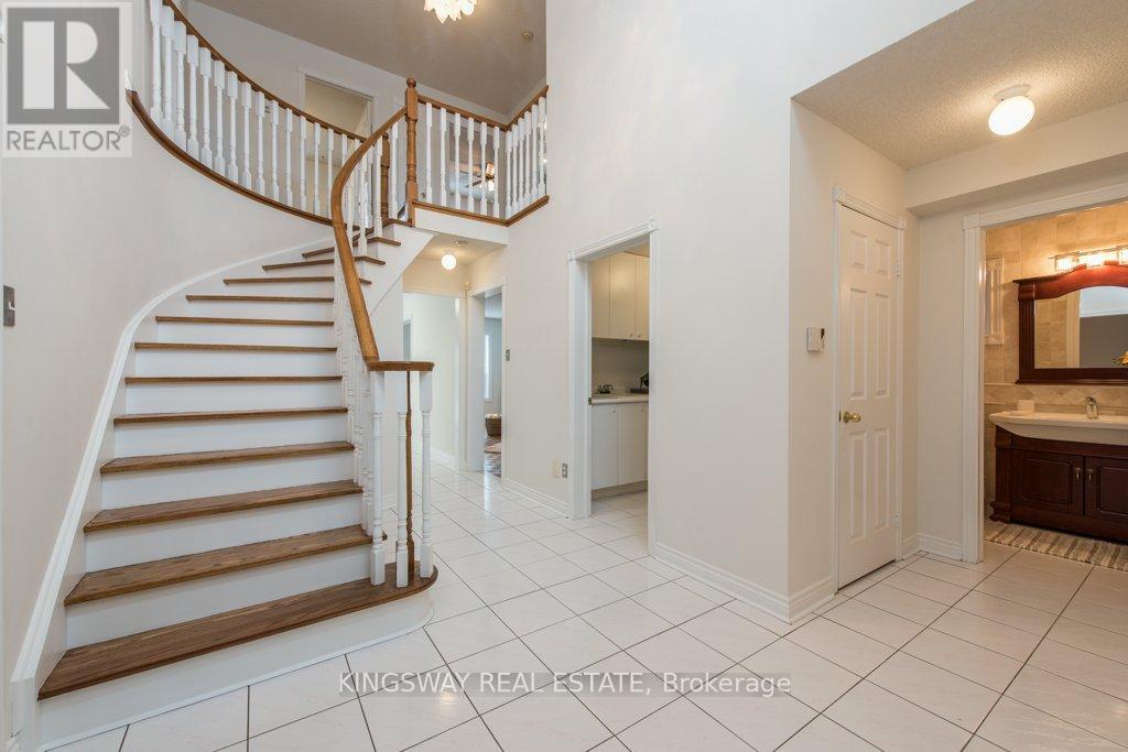 5607 Shillington Drive W, Mississauga, Ontario  L5R 3N4 - Photo 6 - W12653242