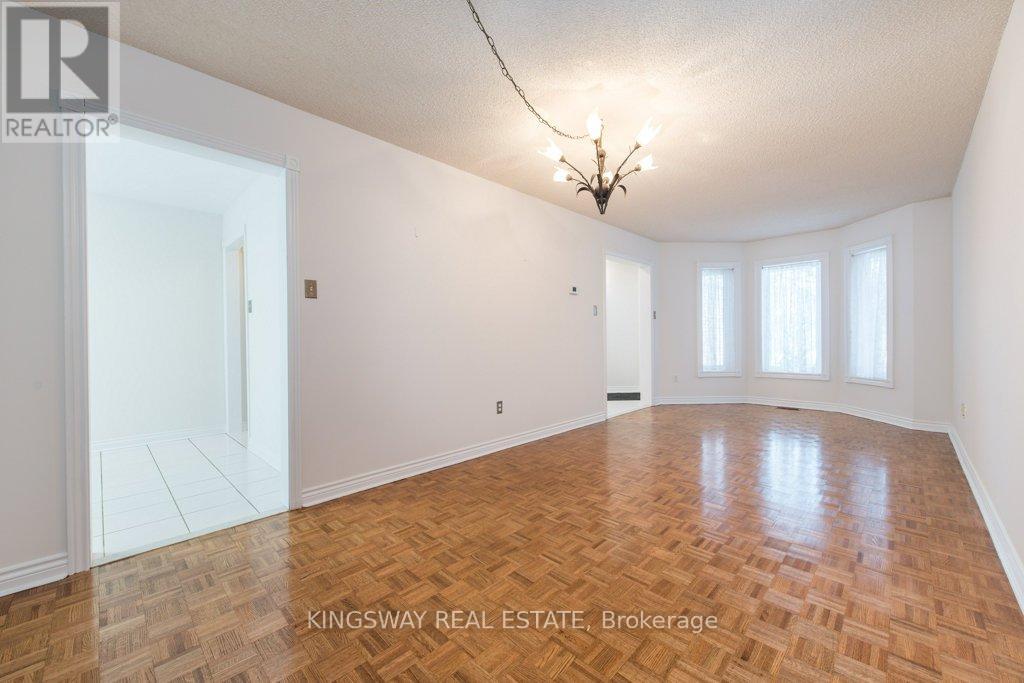 5607 Shillington Drive W, Mississauga, Ontario  L5R 3N4 - Photo 9 - W12653242