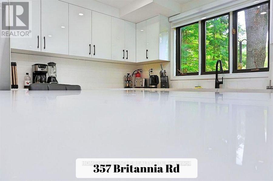 357 Britannia Road, Huntsville, Ontario  P1H 2J3 - Photo 9 - X12654398