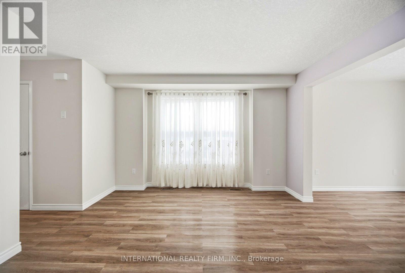 116 Brookfield Crescent, Kitchener, Ontario  N2E 0A7 - Photo 3 - X12654404