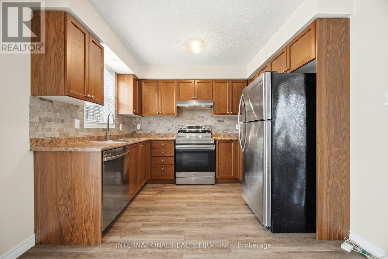 116 Brookfield Crescent, Kitchener, Ontario  N2E 0A7 - Photo 6 - X12654404